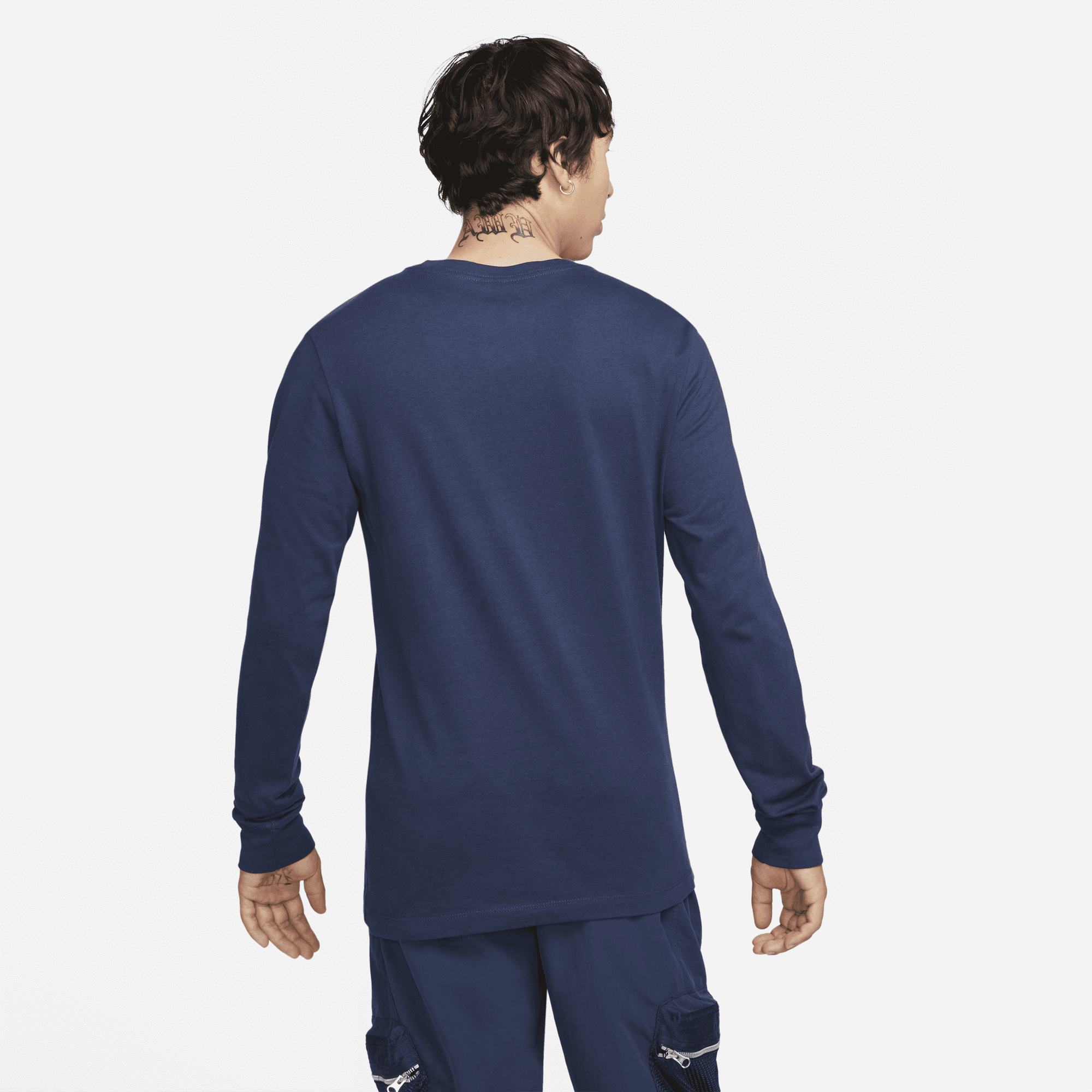 Shop Nike Men s Long Sleeve Basketball T Shirt Nike UAE