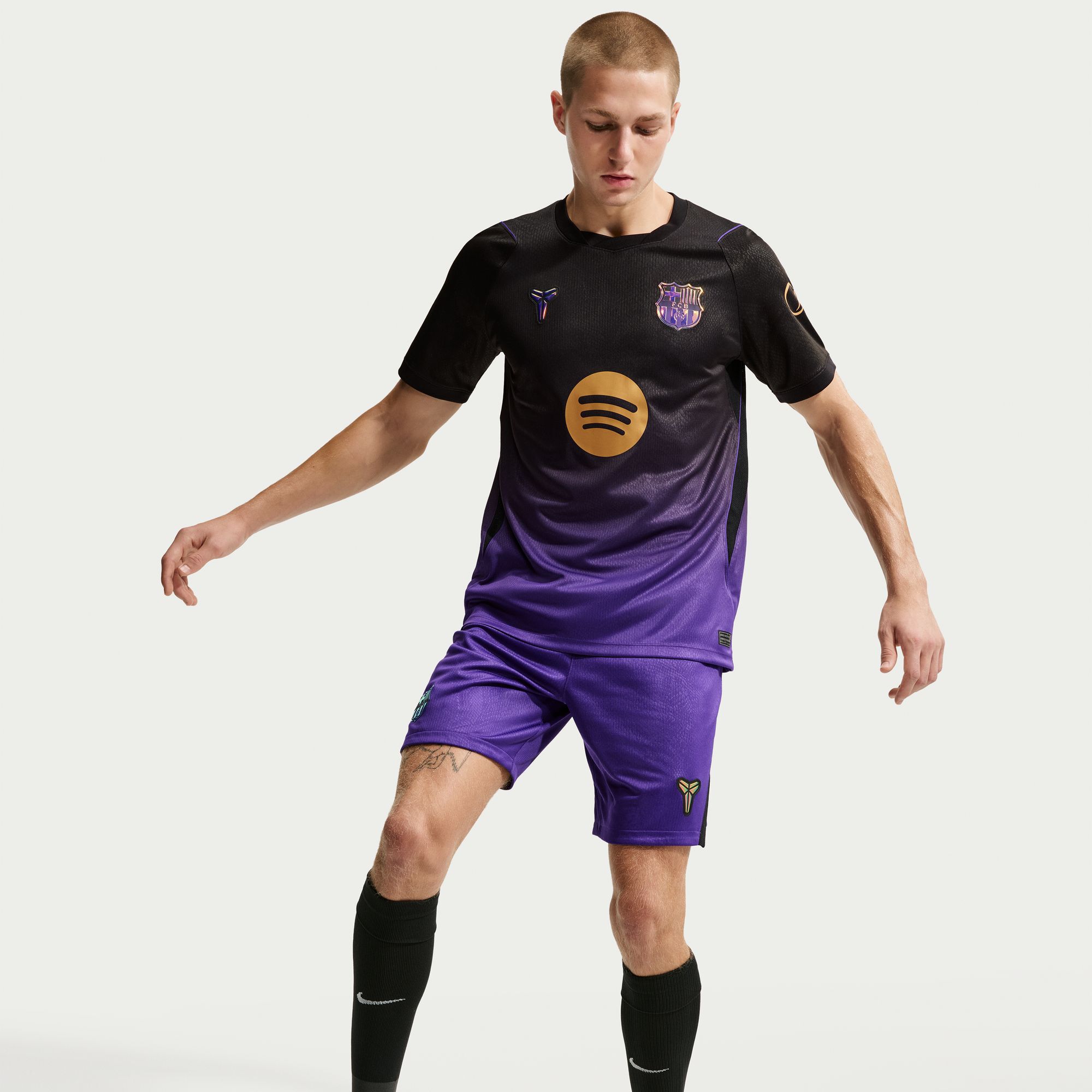 F.C. Barcelona 2026/27 Stadium Away image number 4