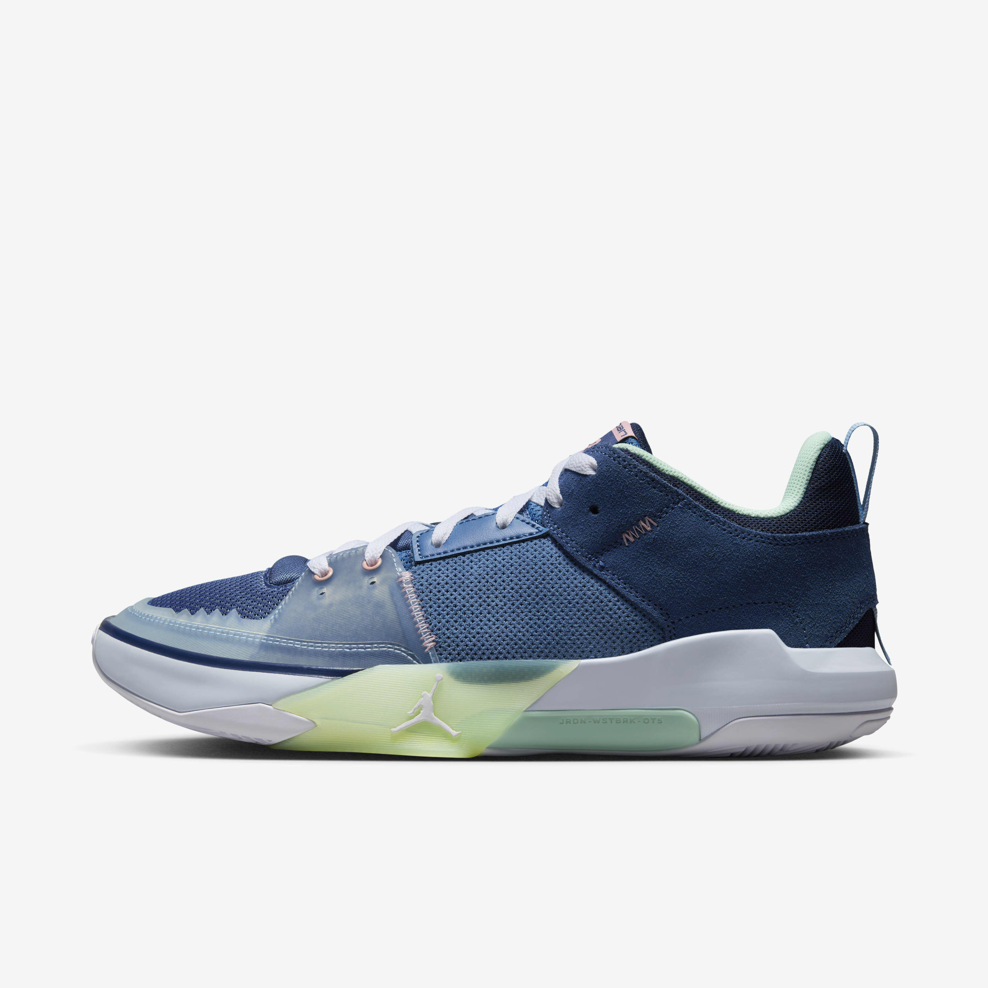 Nike basketball shoes dubai store