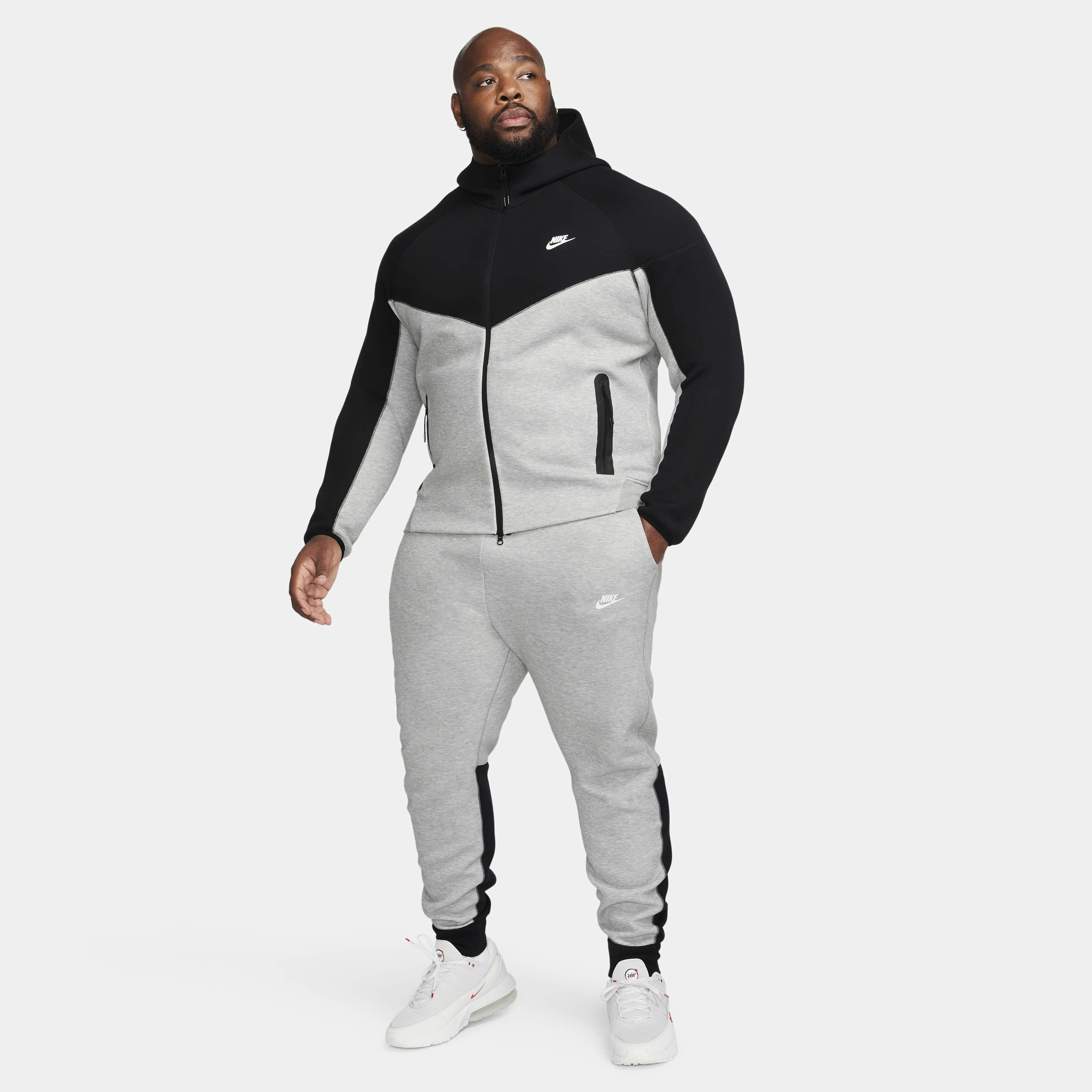 Nike tech black sweatpants 2025