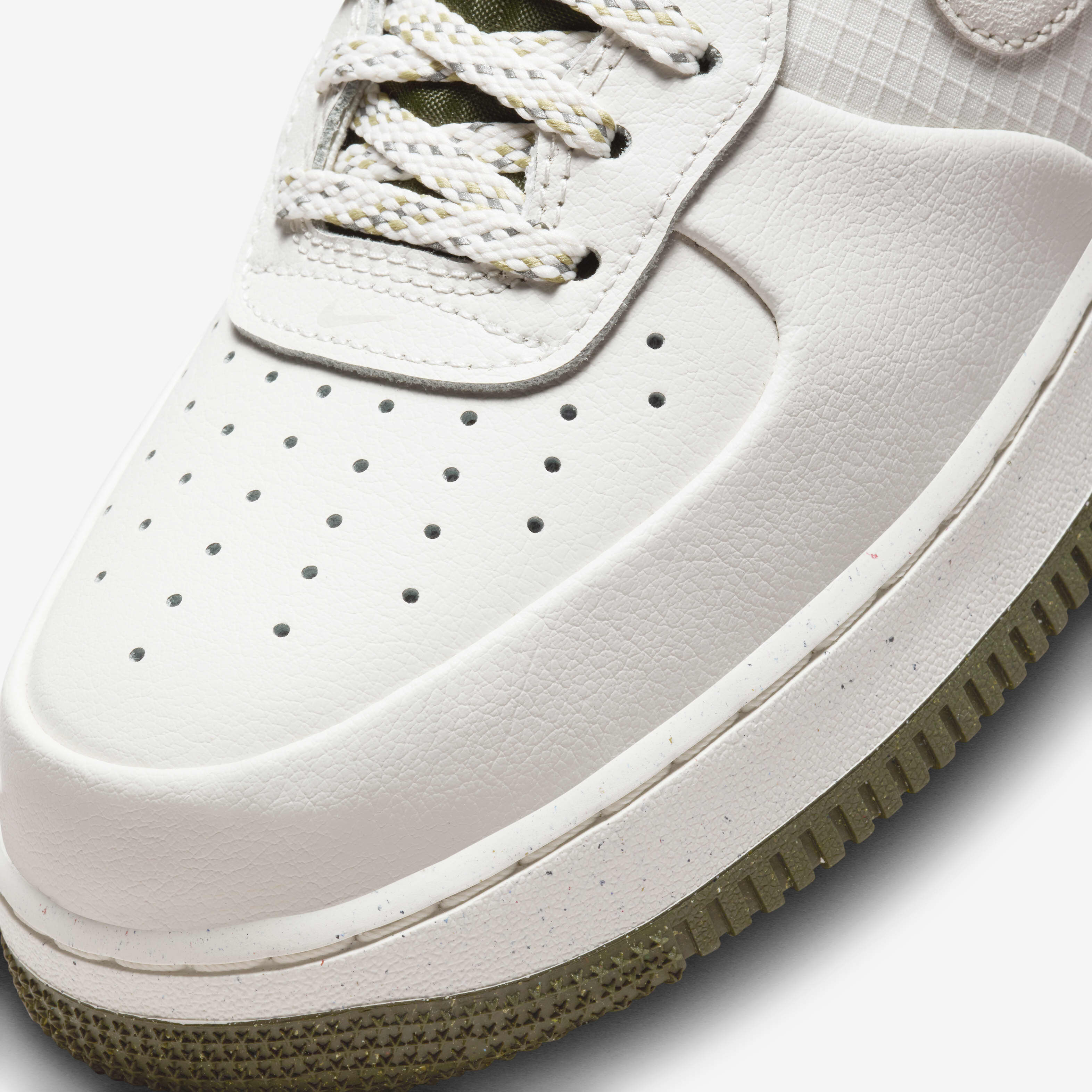 Nike Air Force 1 '07 LV8 image number 6