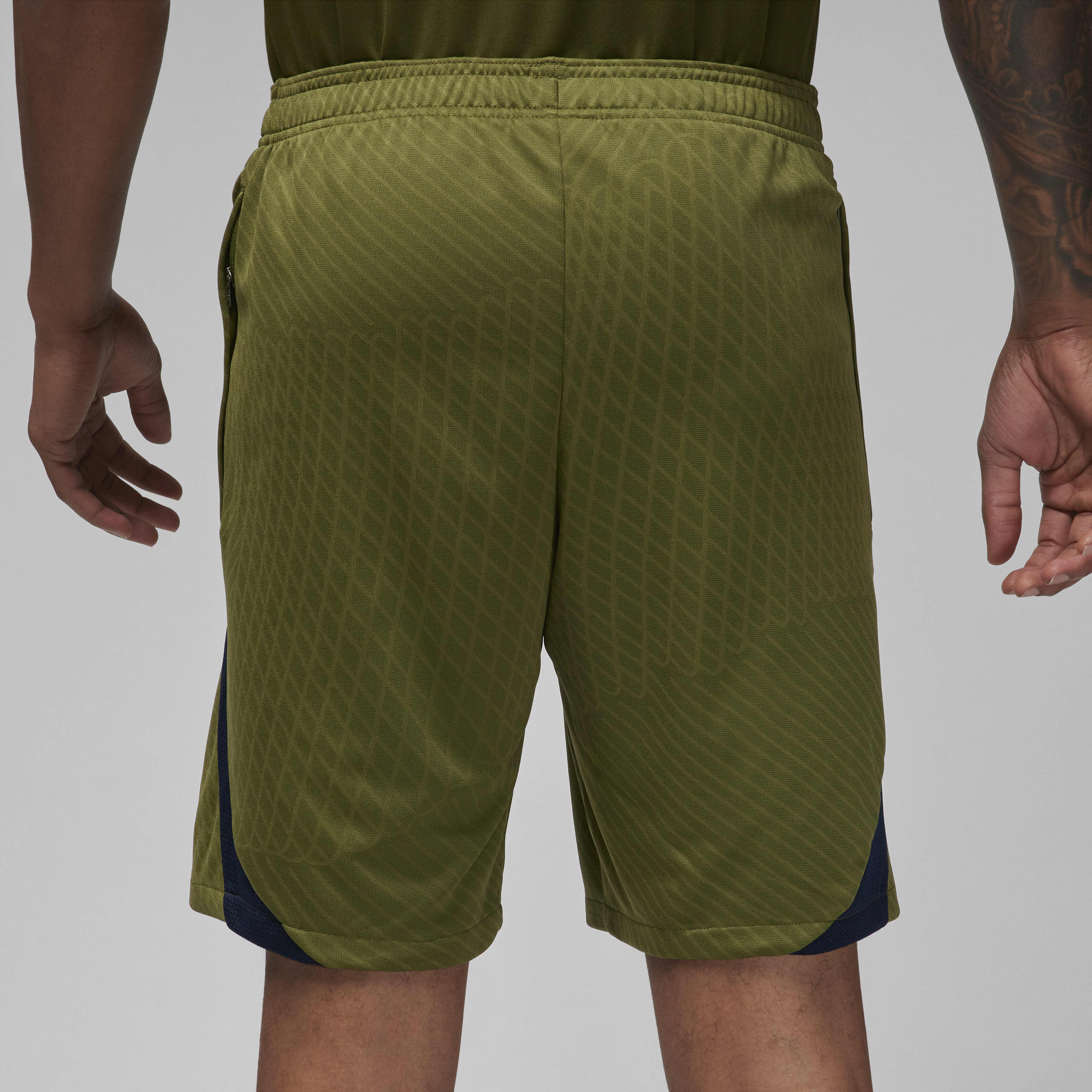 Paris Saint-Germain Strike Fourth image number 2