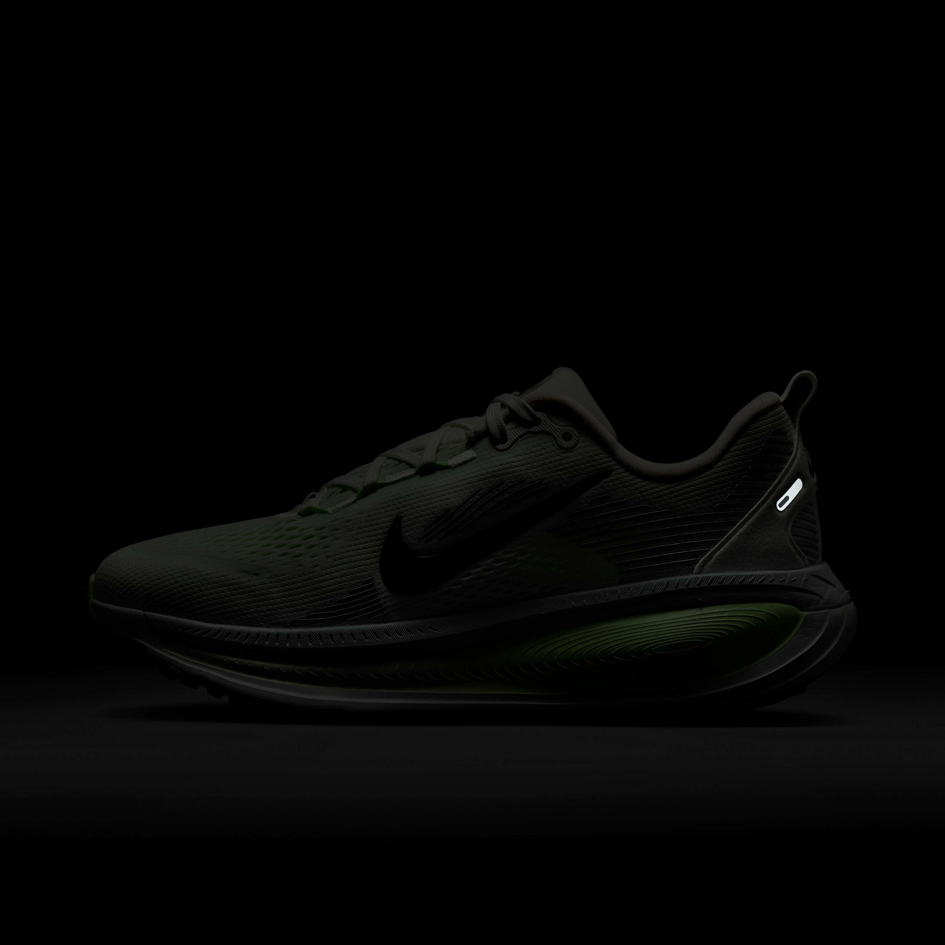 Nike Vomero 18 image number 10