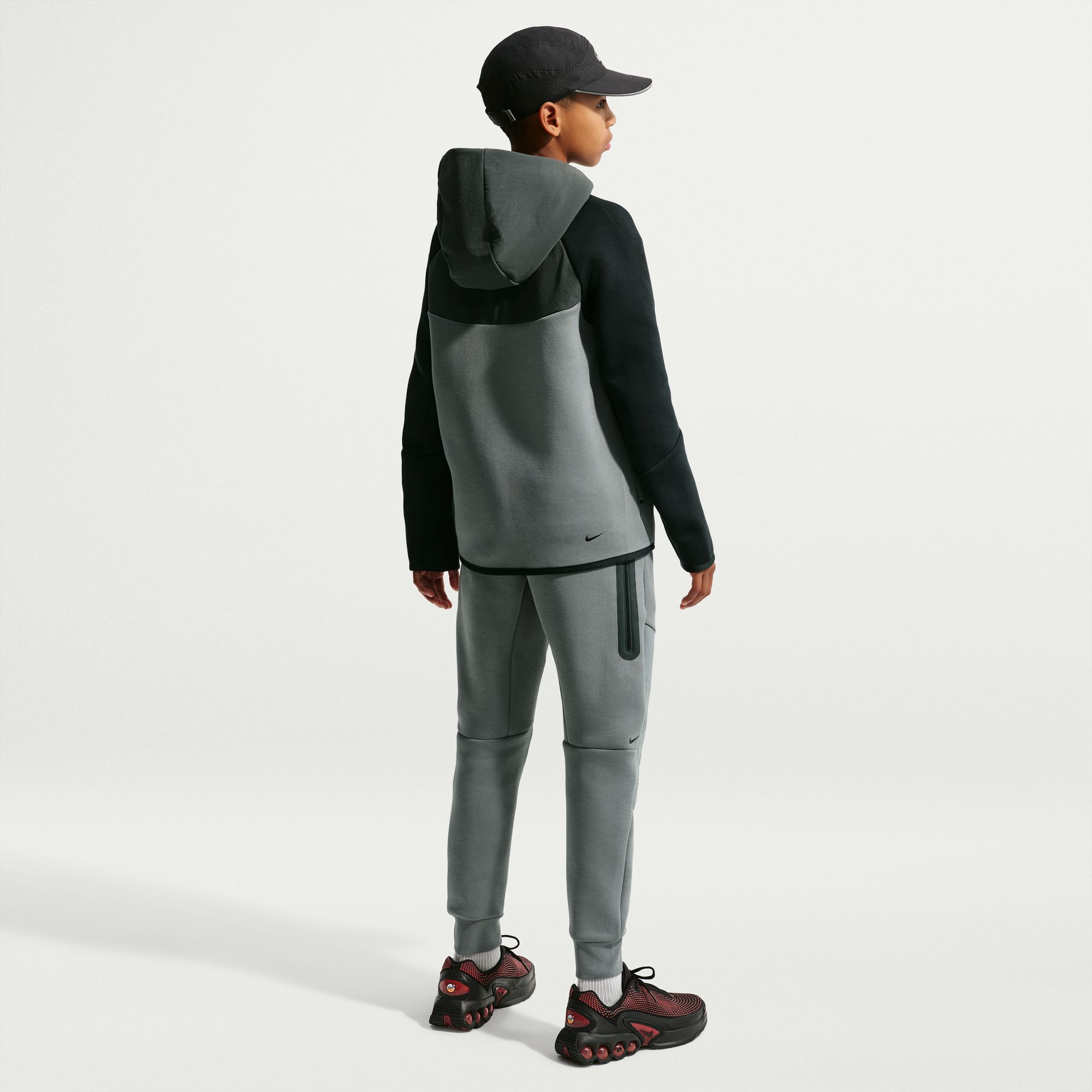 Nike Sportswear Tech Fleece image number 1