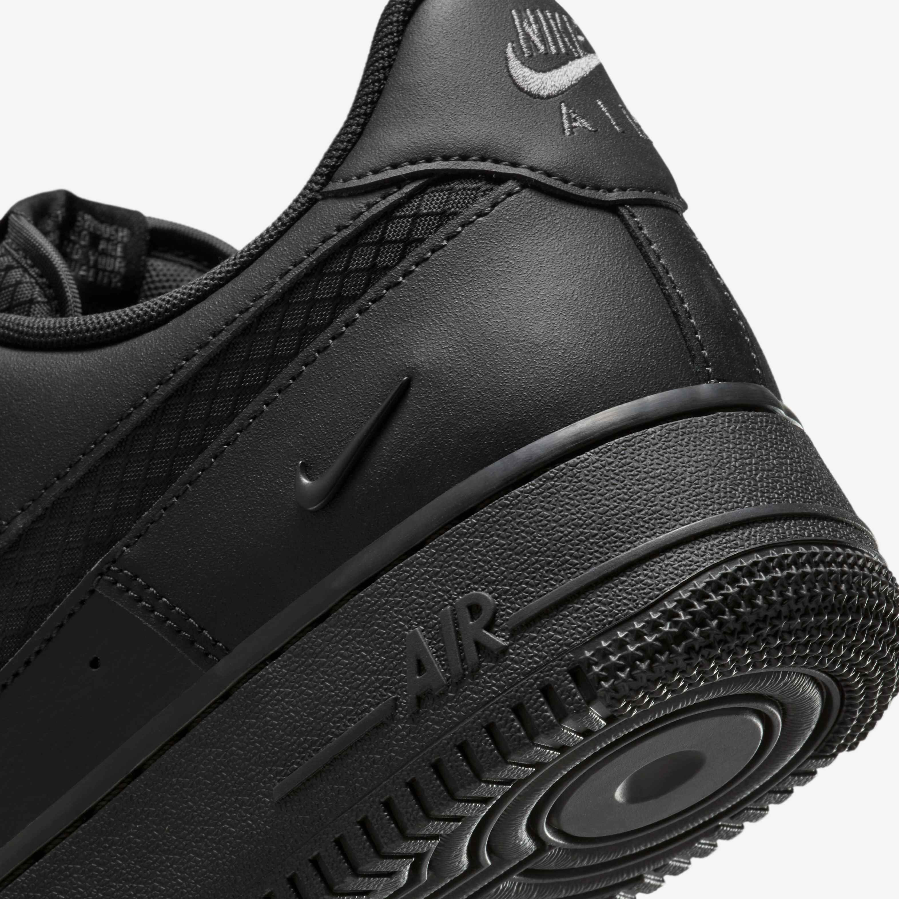 Nike Air Force 1 '07 LV8 image number 7