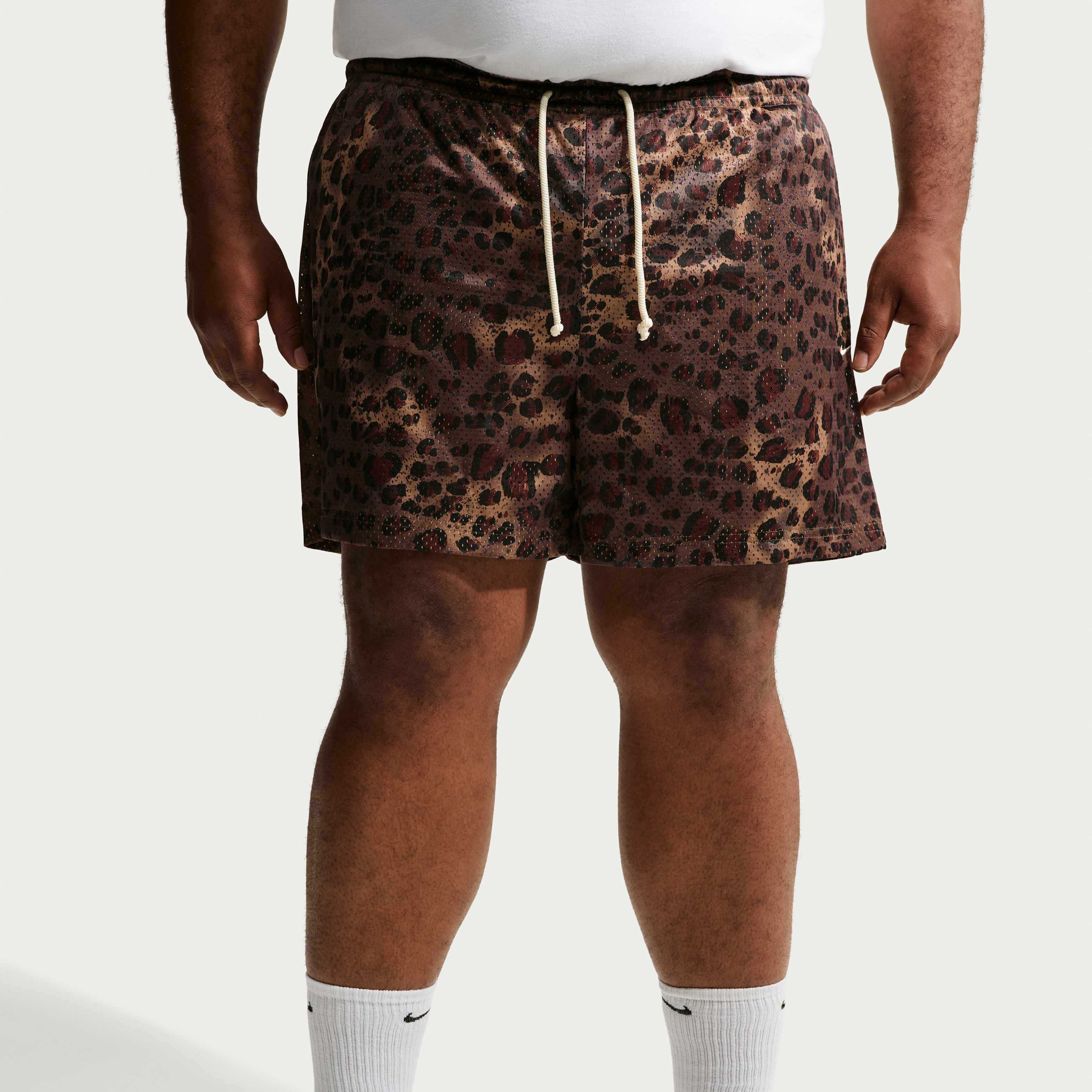 Nike Standard Issue image number 1