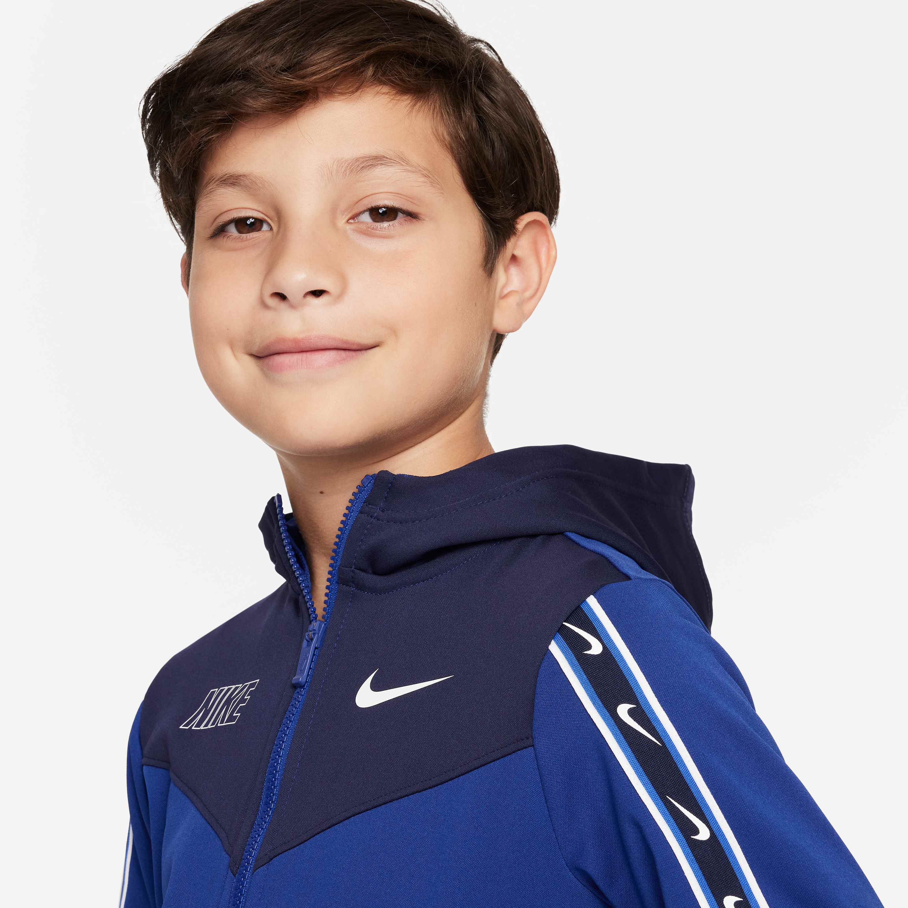 Nike Sportswear Repeat image number 2