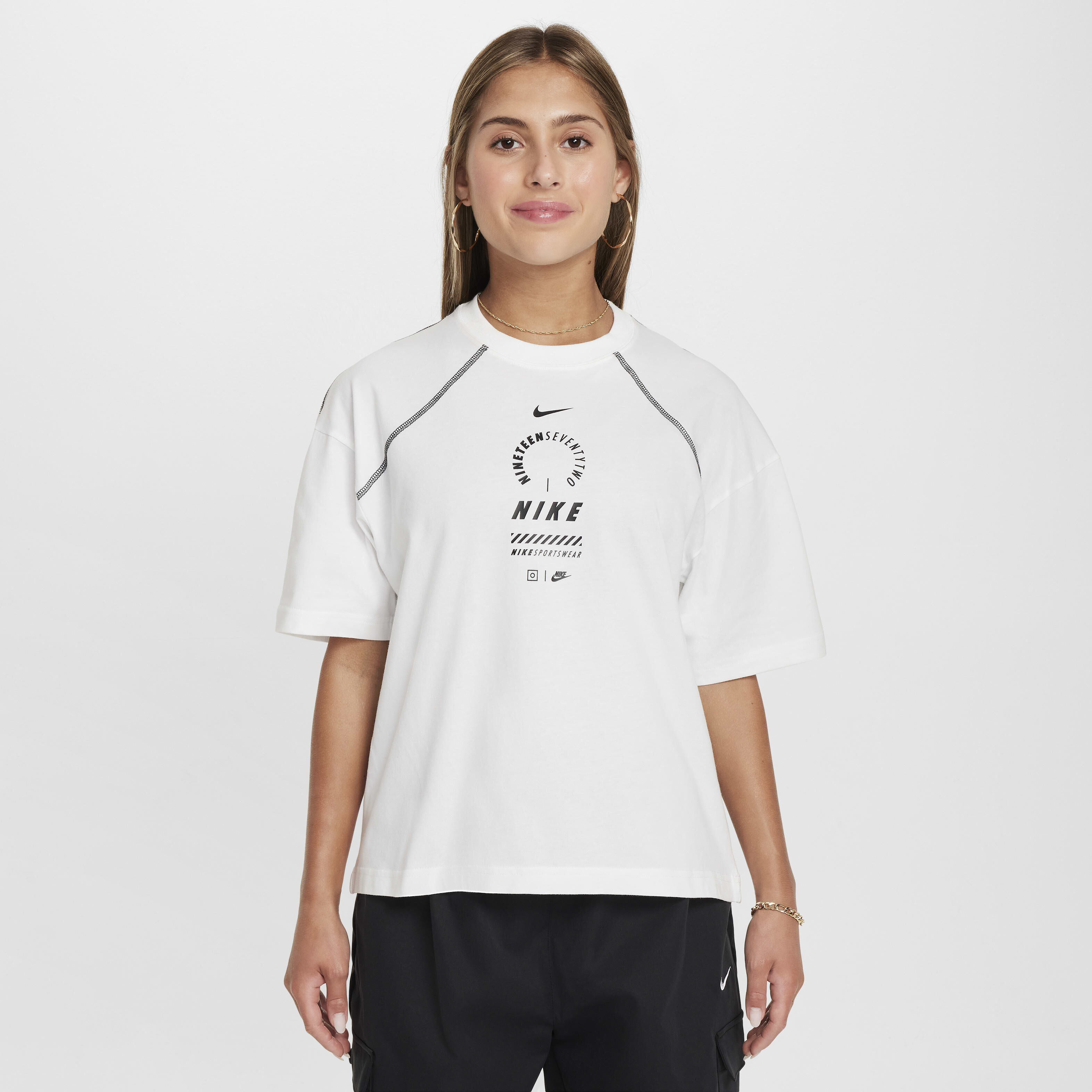 Buy Nike Sportswear Older Kids' (Girls') Oversized T-Shirt - White | Nike  UAE Official