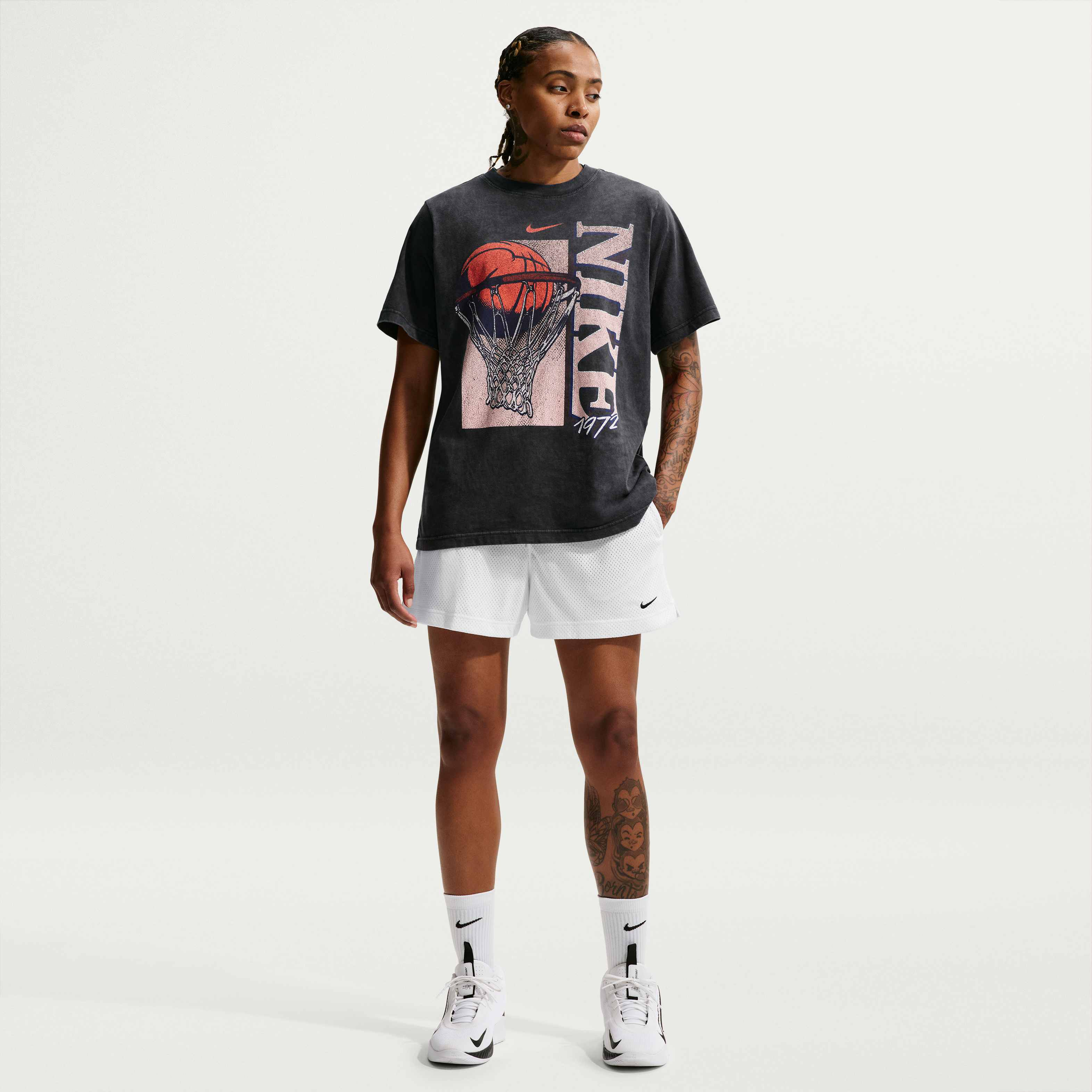 Nike Essential image number 0
