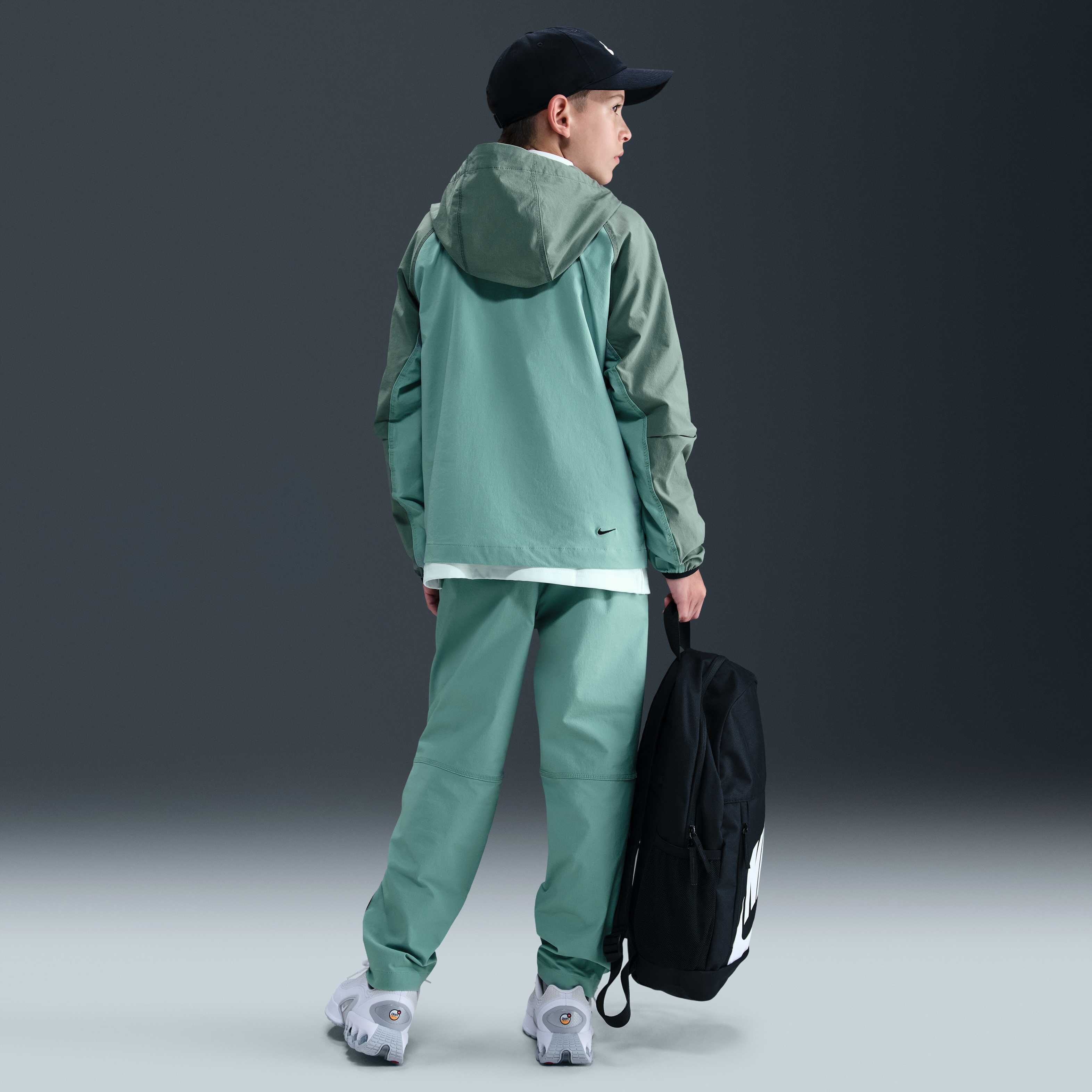 نايكي تك image number 4