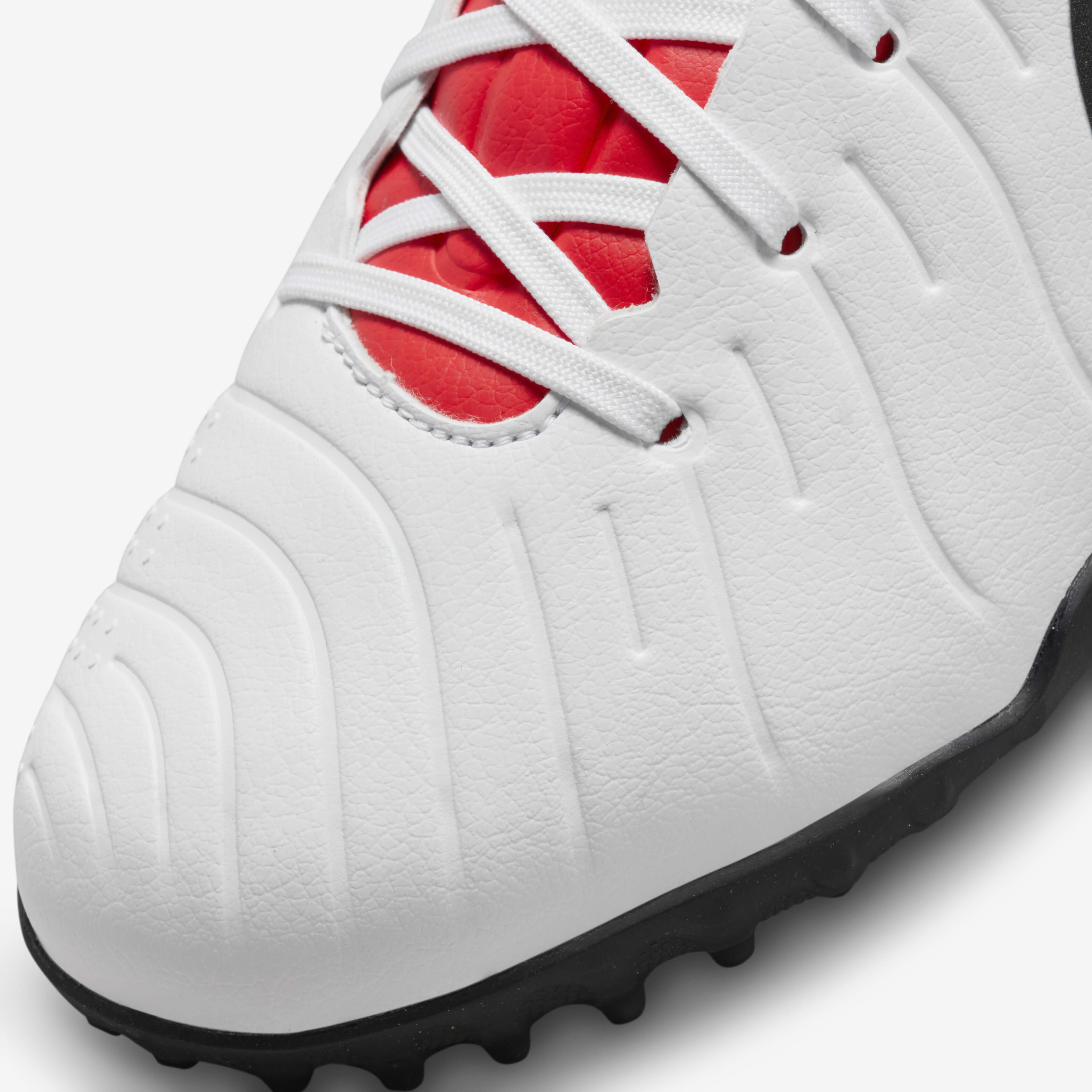 Nike Jr. Tiempo Legend 10 Academy image number 6