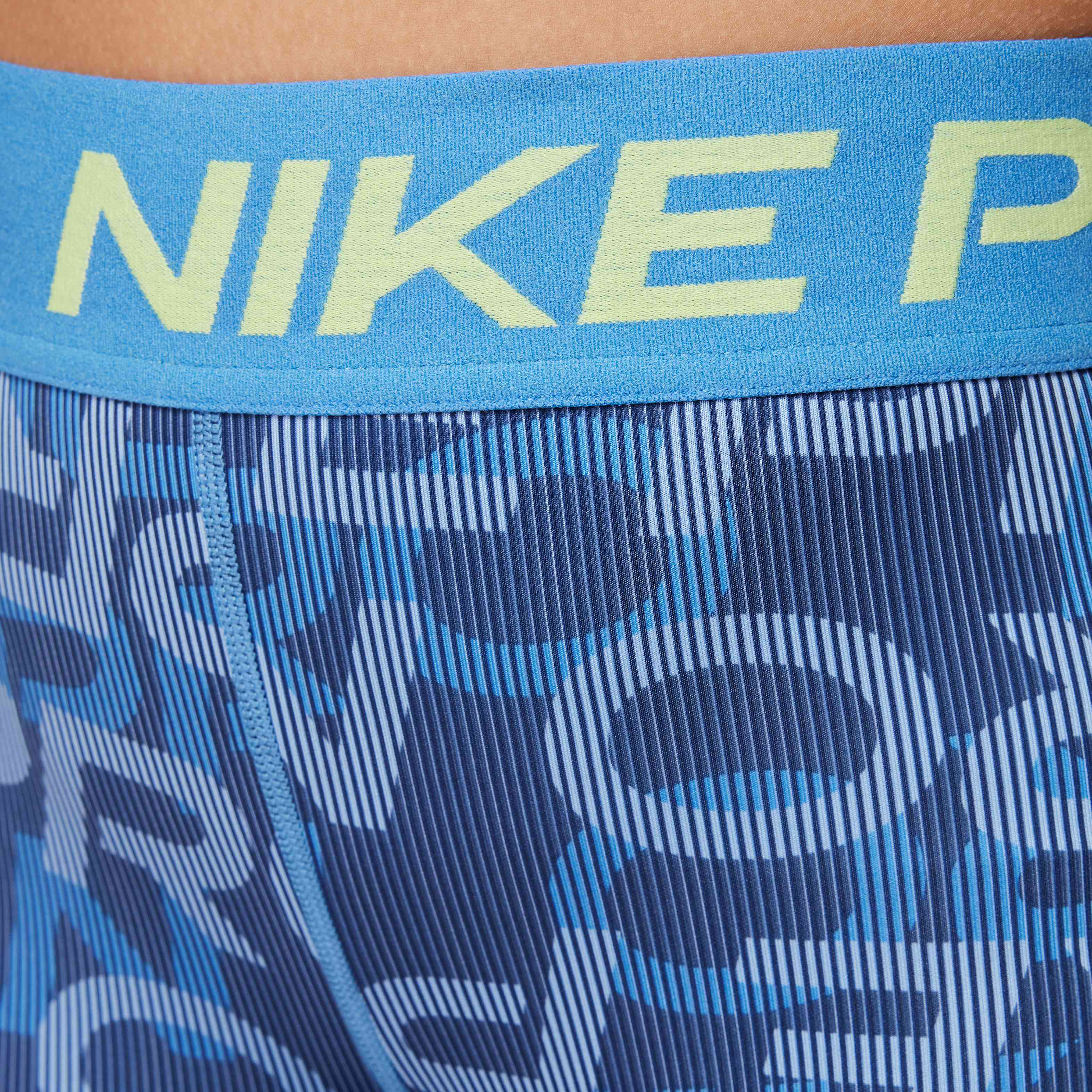 Nike Pro image number 3
