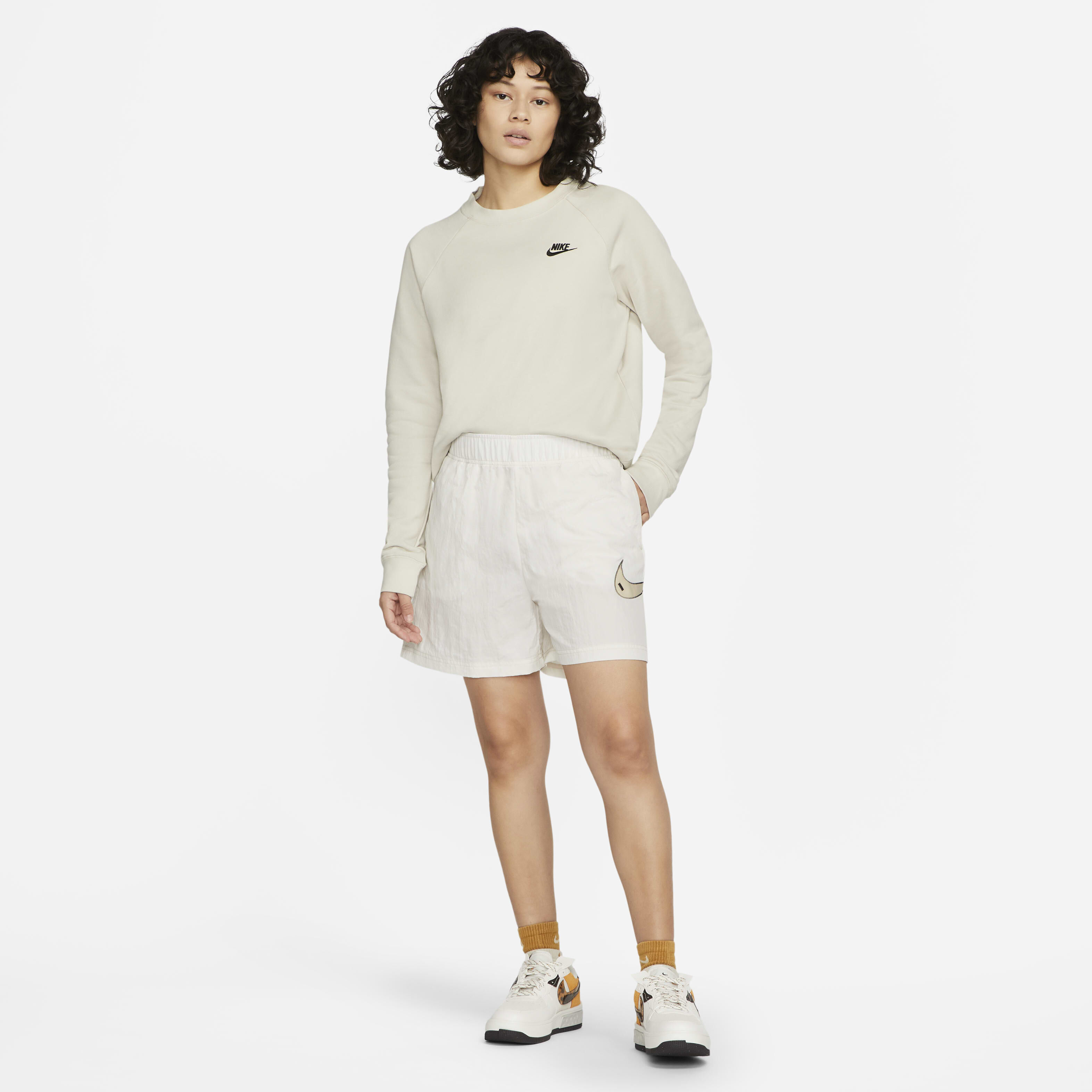 نايكي سبورتسوير ايسنشال image number 3