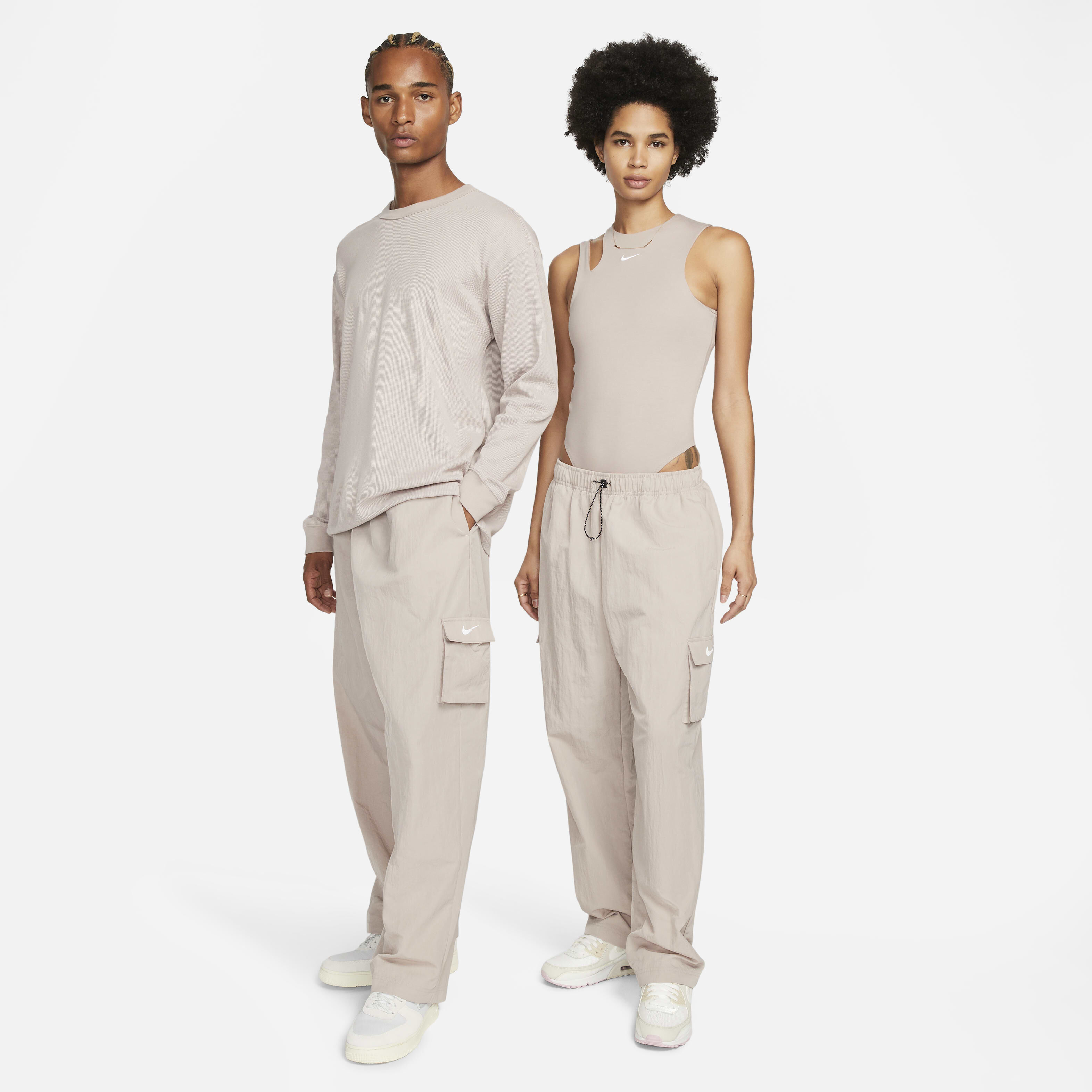 Nike Sportswear Essential image number 6