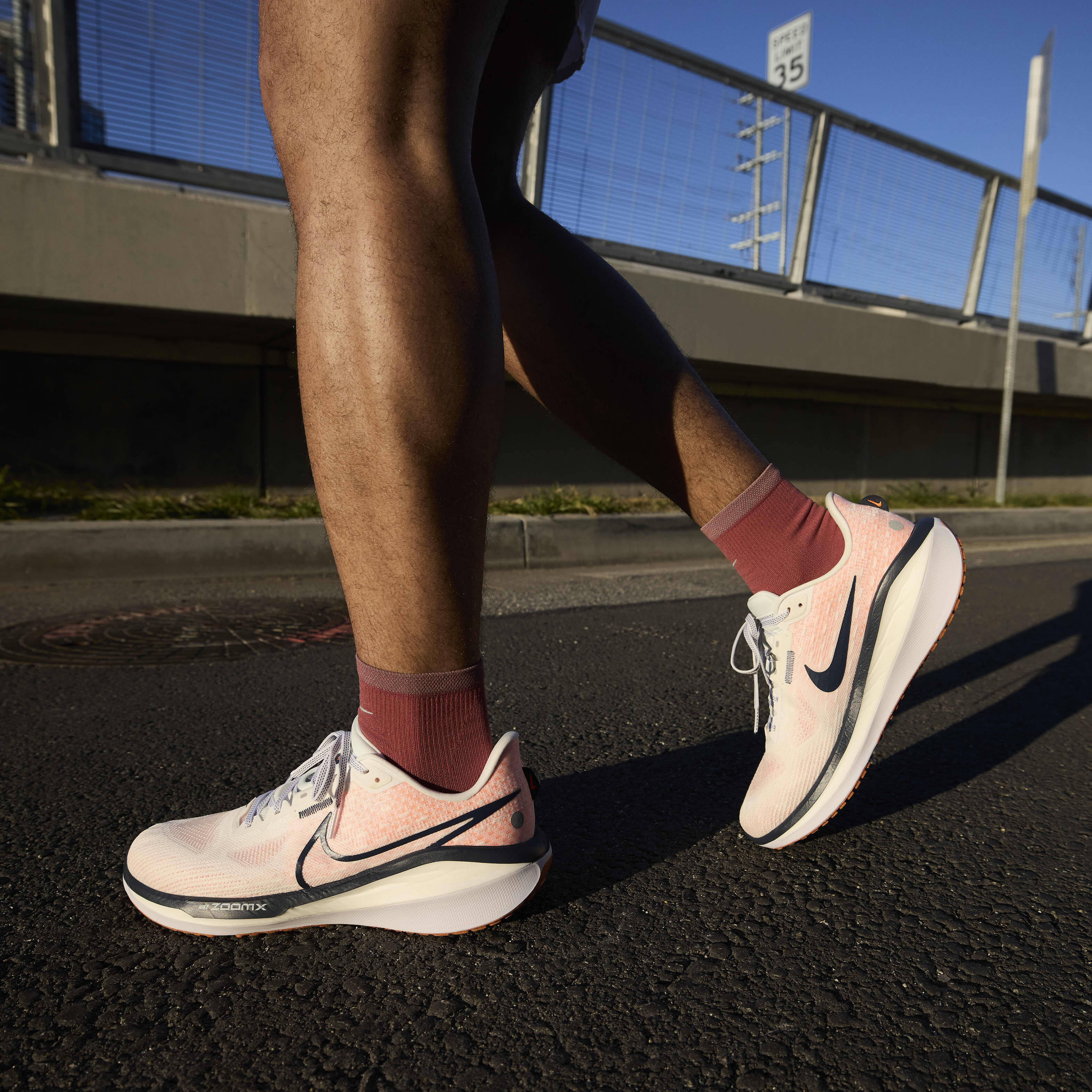 Nike Vomero 17 image number 8