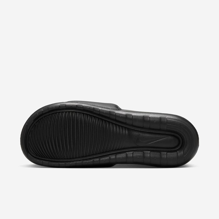 Nike Victori One image number 2 Nike Victori One image number 2