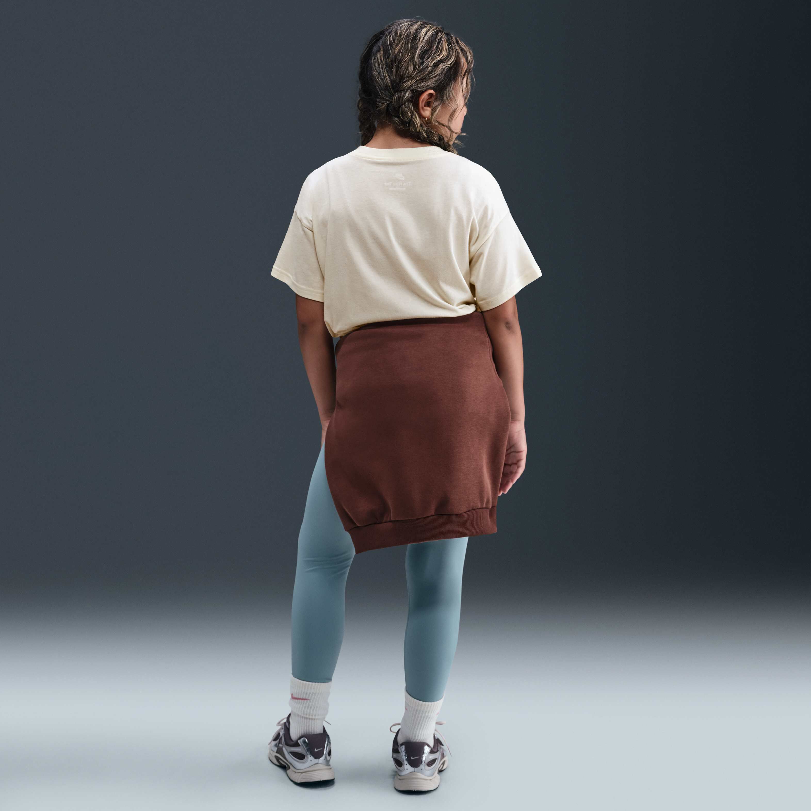 Nike Sportswear Essential image number 4