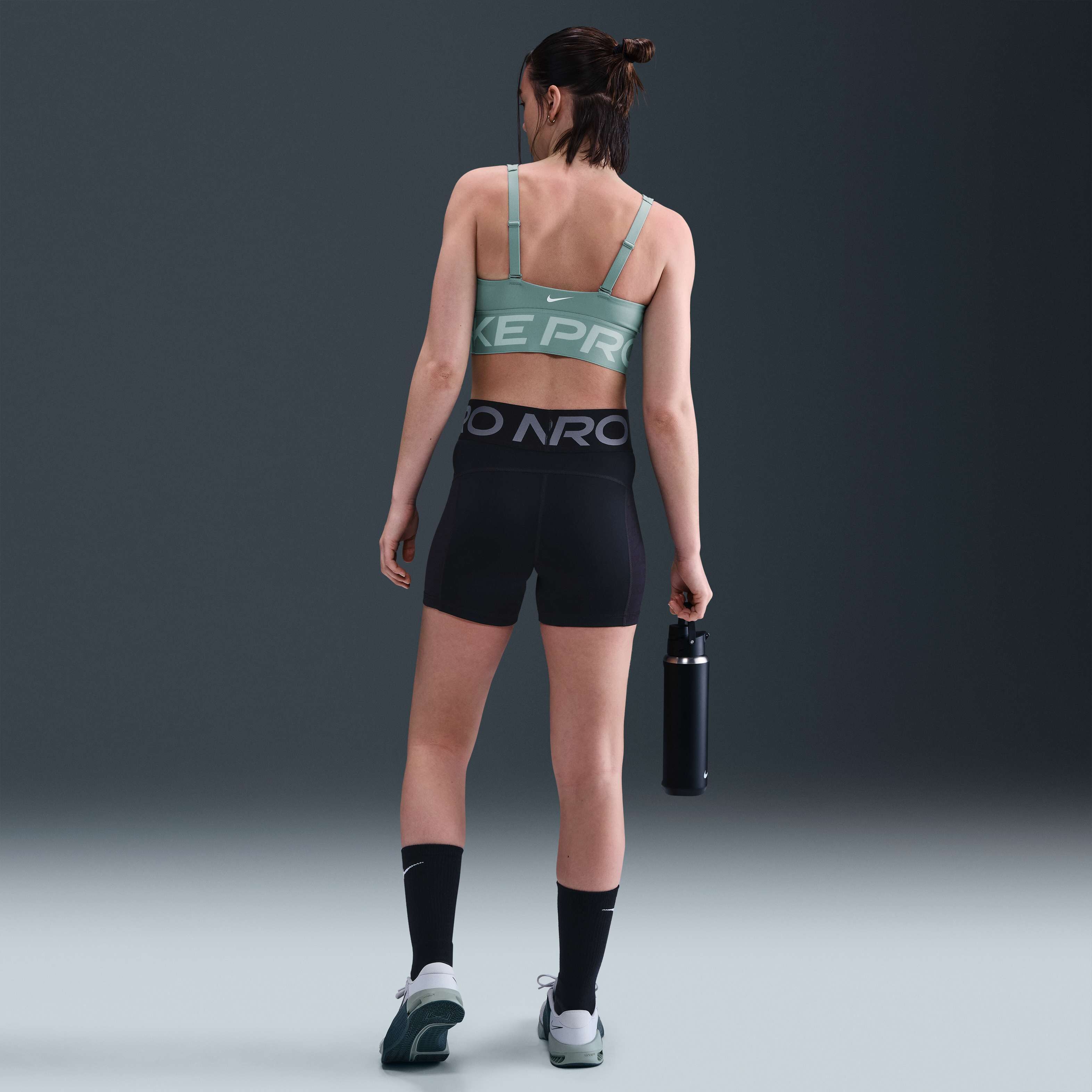 Nike Pro Indy Plunge image number 4