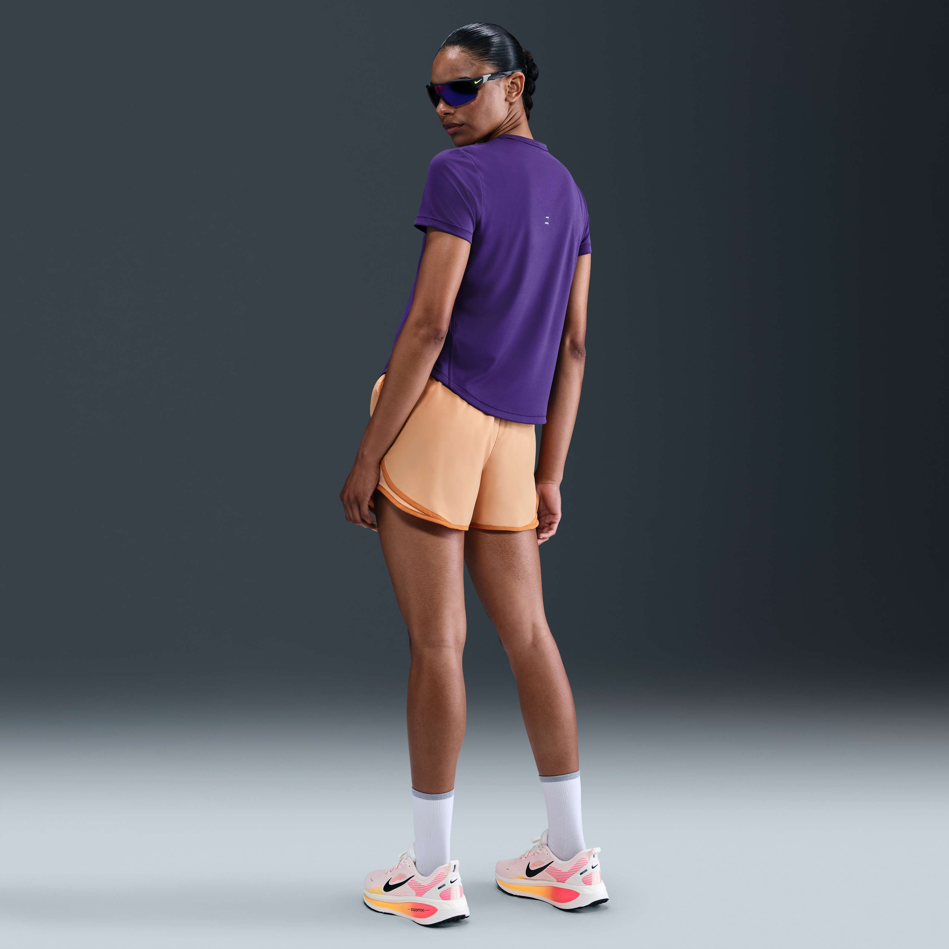 نايكي تيمبو image number 3