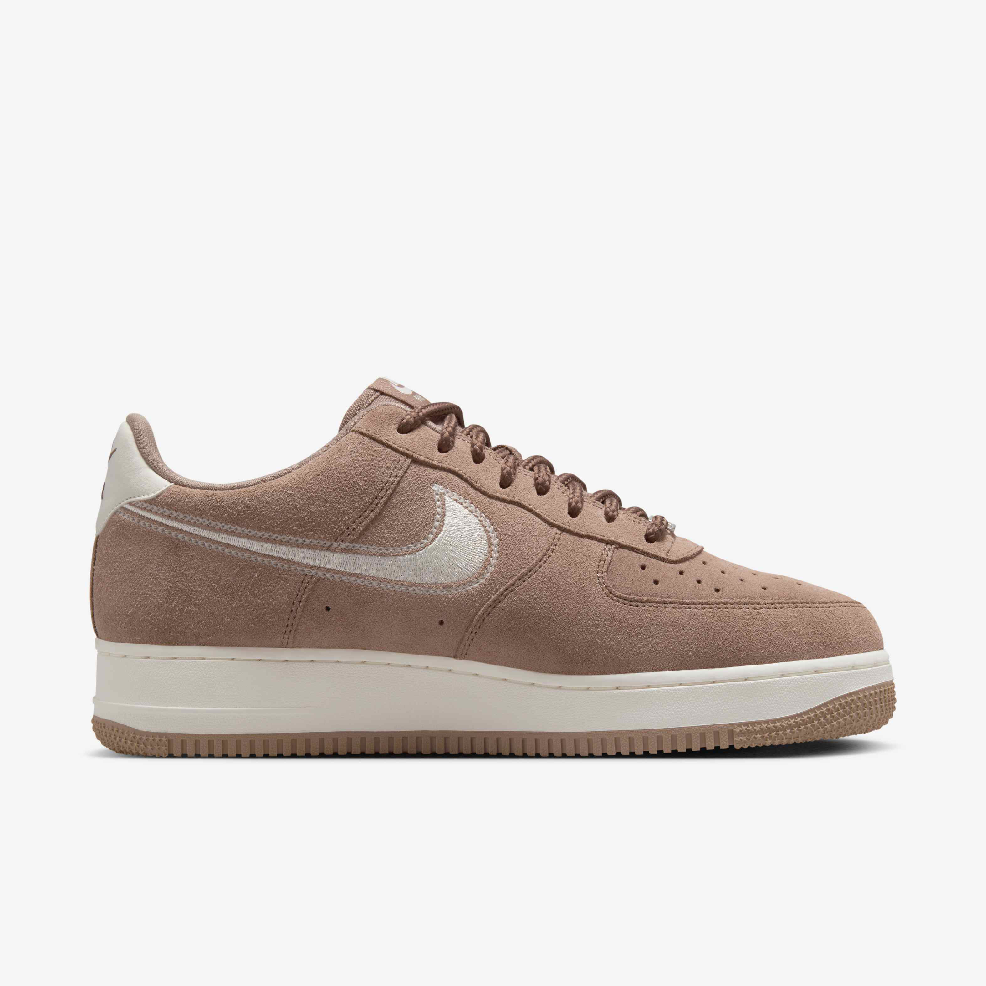 Nike Air Force 1 '07 LV8 image number 2