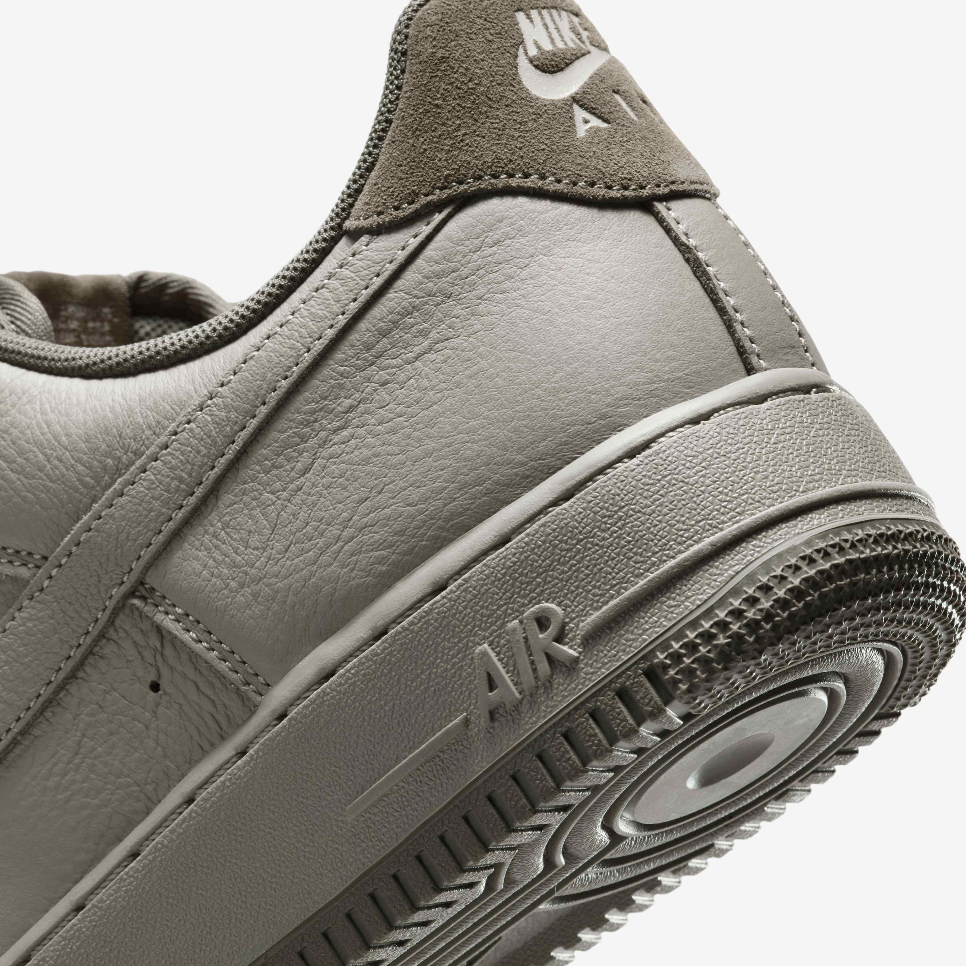 نايكي اير فورس 1 '07 ايليفيت image number 7