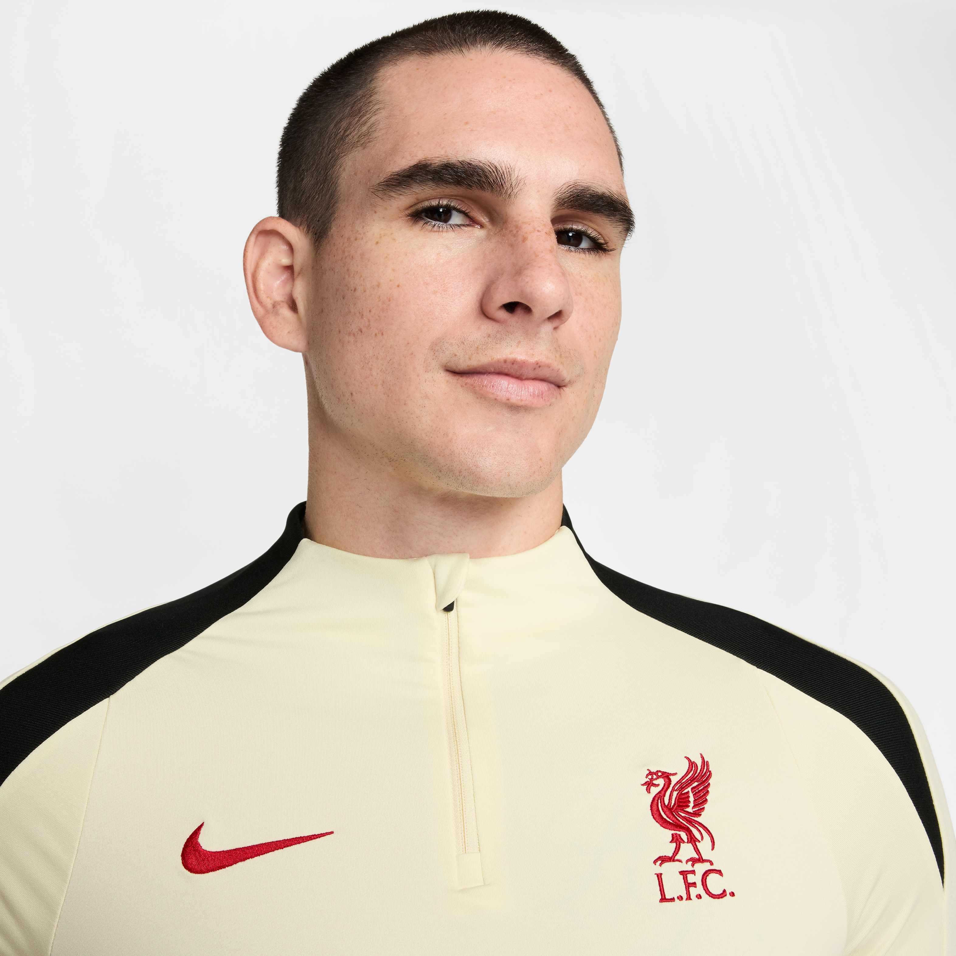 Liverpool F.C. Strike Special Edition image number 2