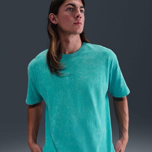 نايكي سبورتسوير بريميوم ايسنشالز نايكي سبورتسوير بريميوم ايسنشالز