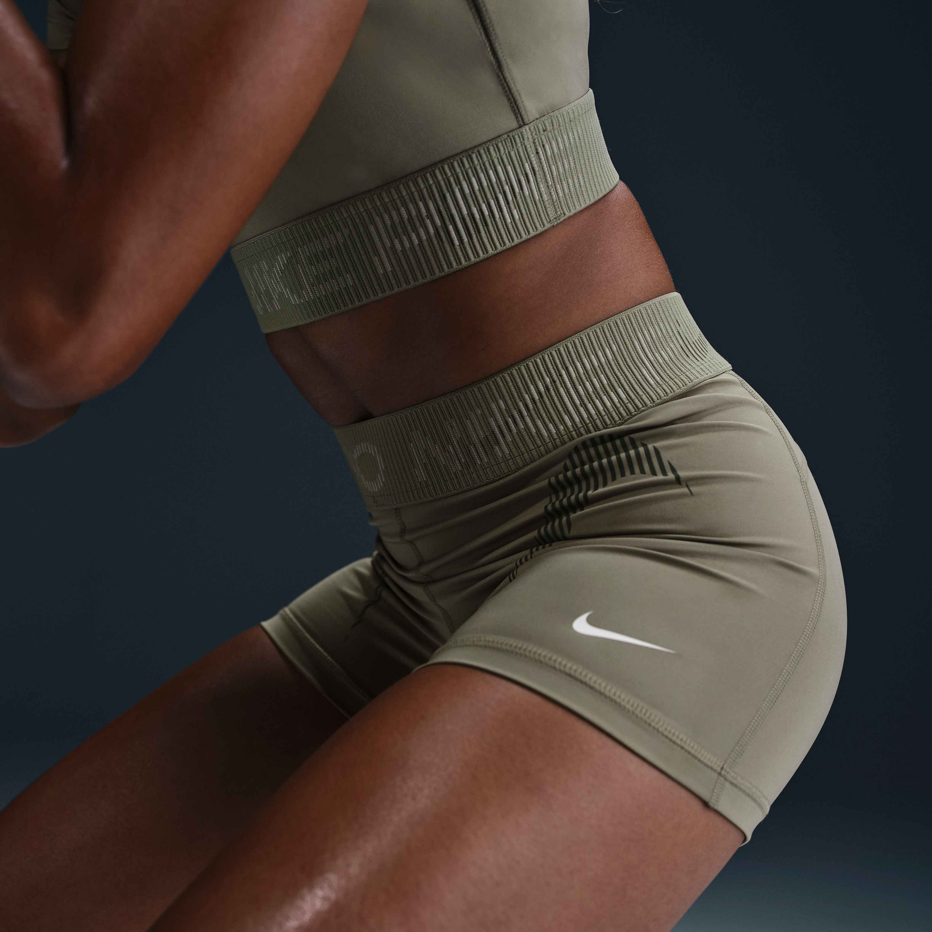 Nike Pro image number 4
