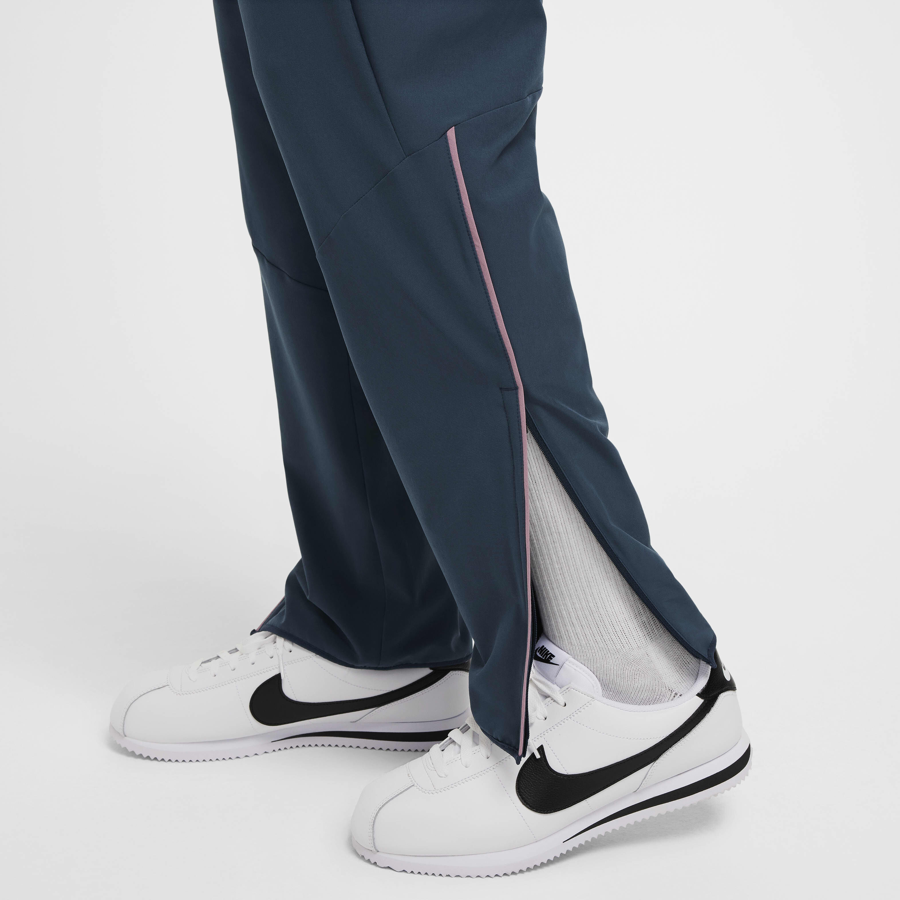 NikeCourt Advantage image number 4