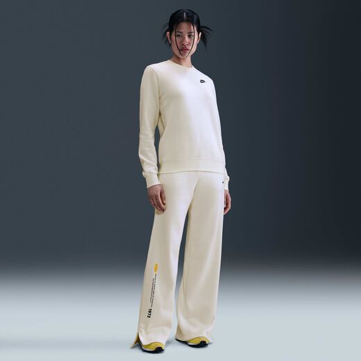 Field General looks-نايكي, نايكي سبورتسوير, بنطال بأرجل واسعة للنساء