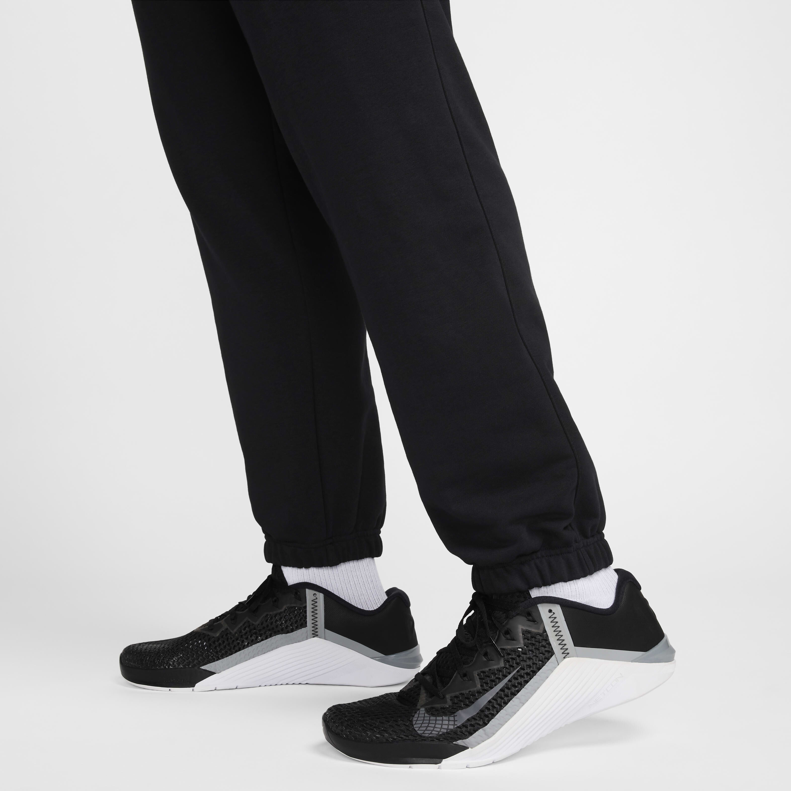 Buy Nike Swoosh Men s Dri FIT Fleece Fitness Joggers Nike UAE Official