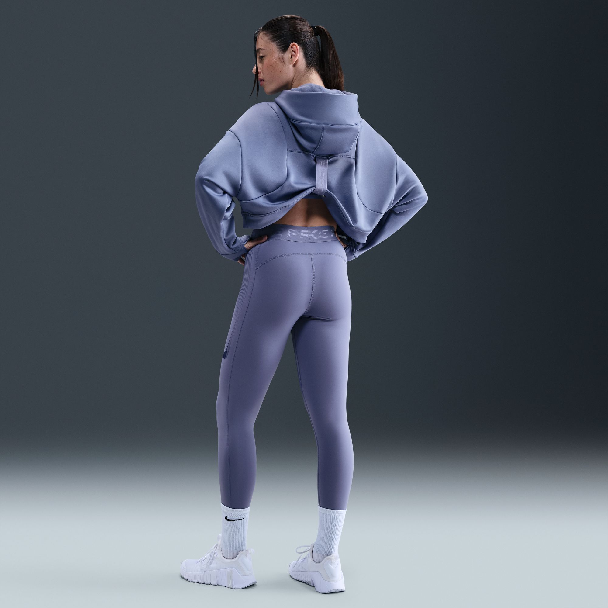 Nike Pro image number 2