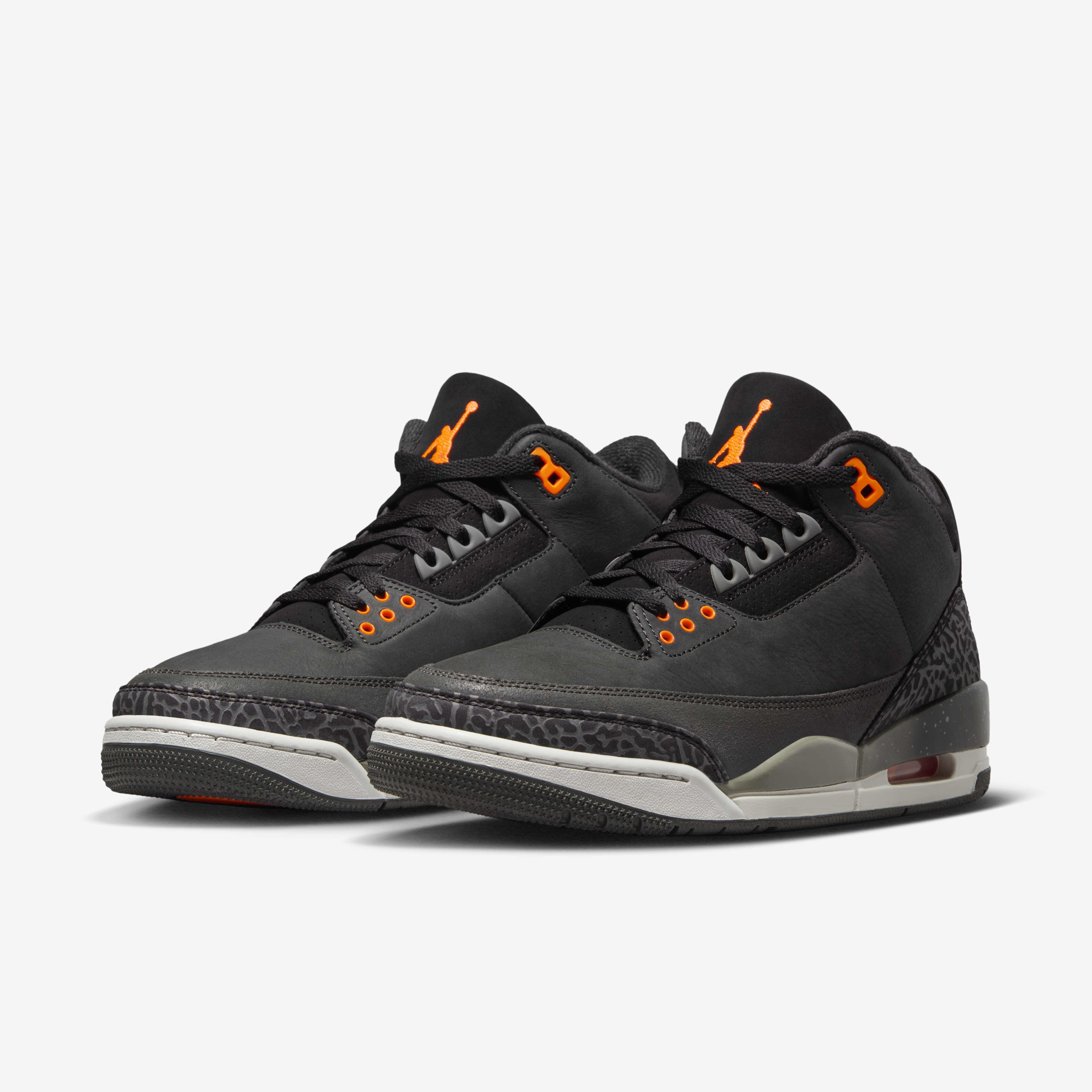 Air Jordan 3 Retro Shoe image number 4