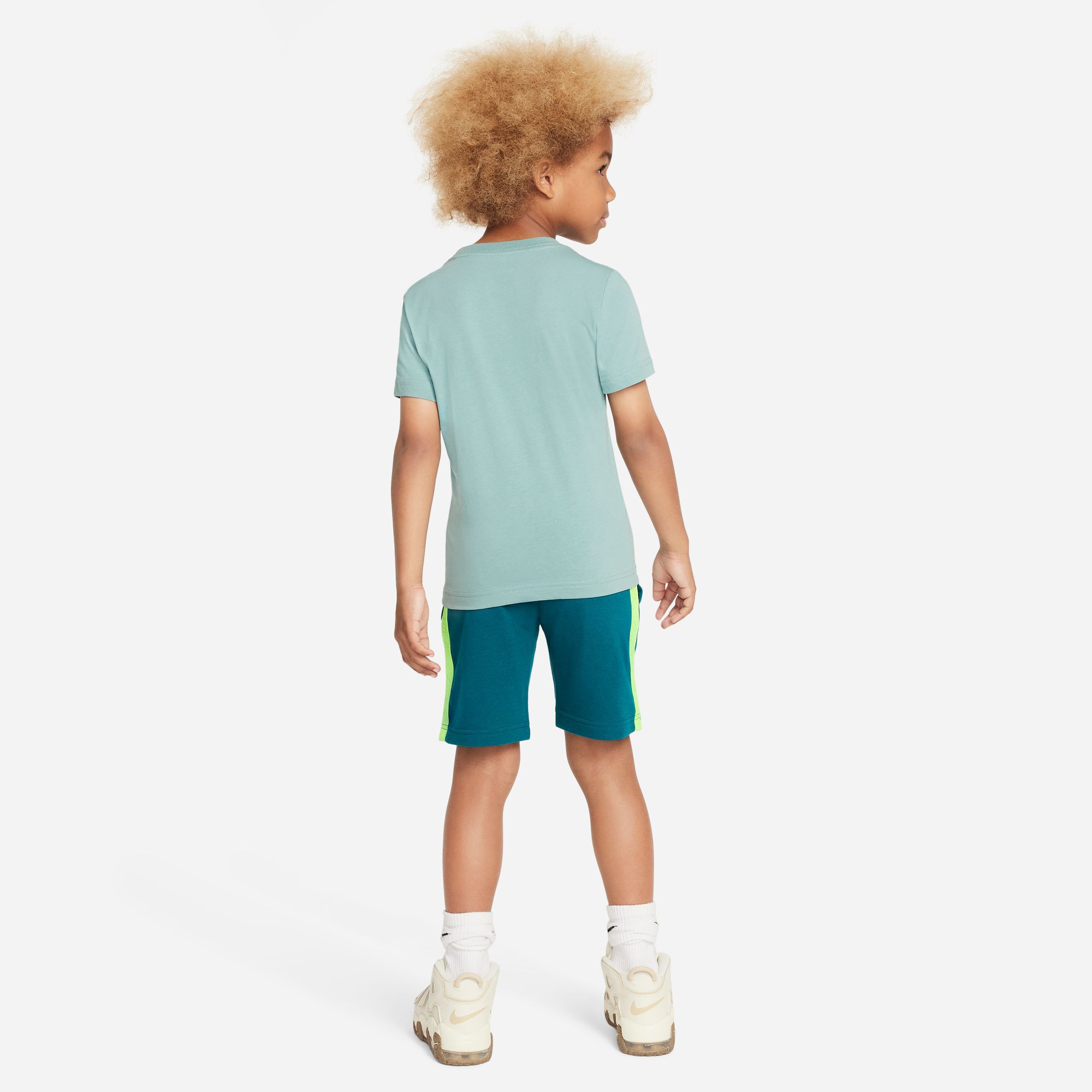 طقم نايكي سبورتسوير تيبينج شورت image number 4