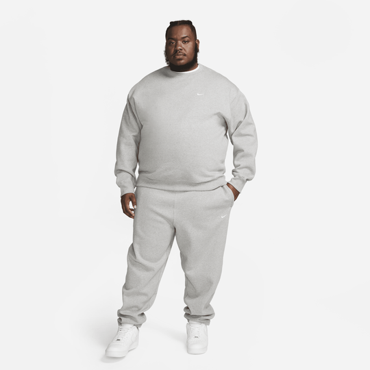 Shop Solo Swoosh Men's Fleece Trousers | Nike UAE