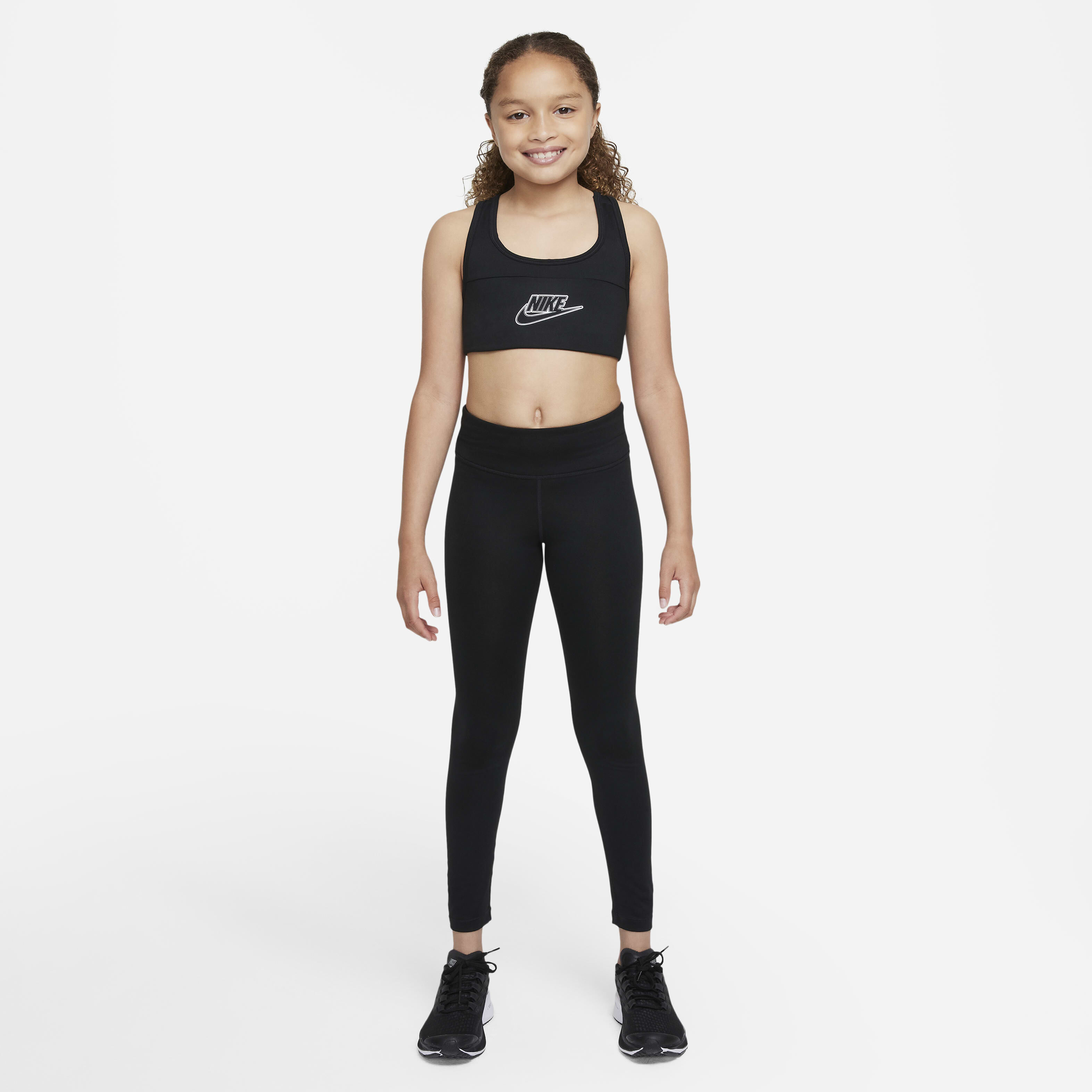 نايكي سووش image number 4