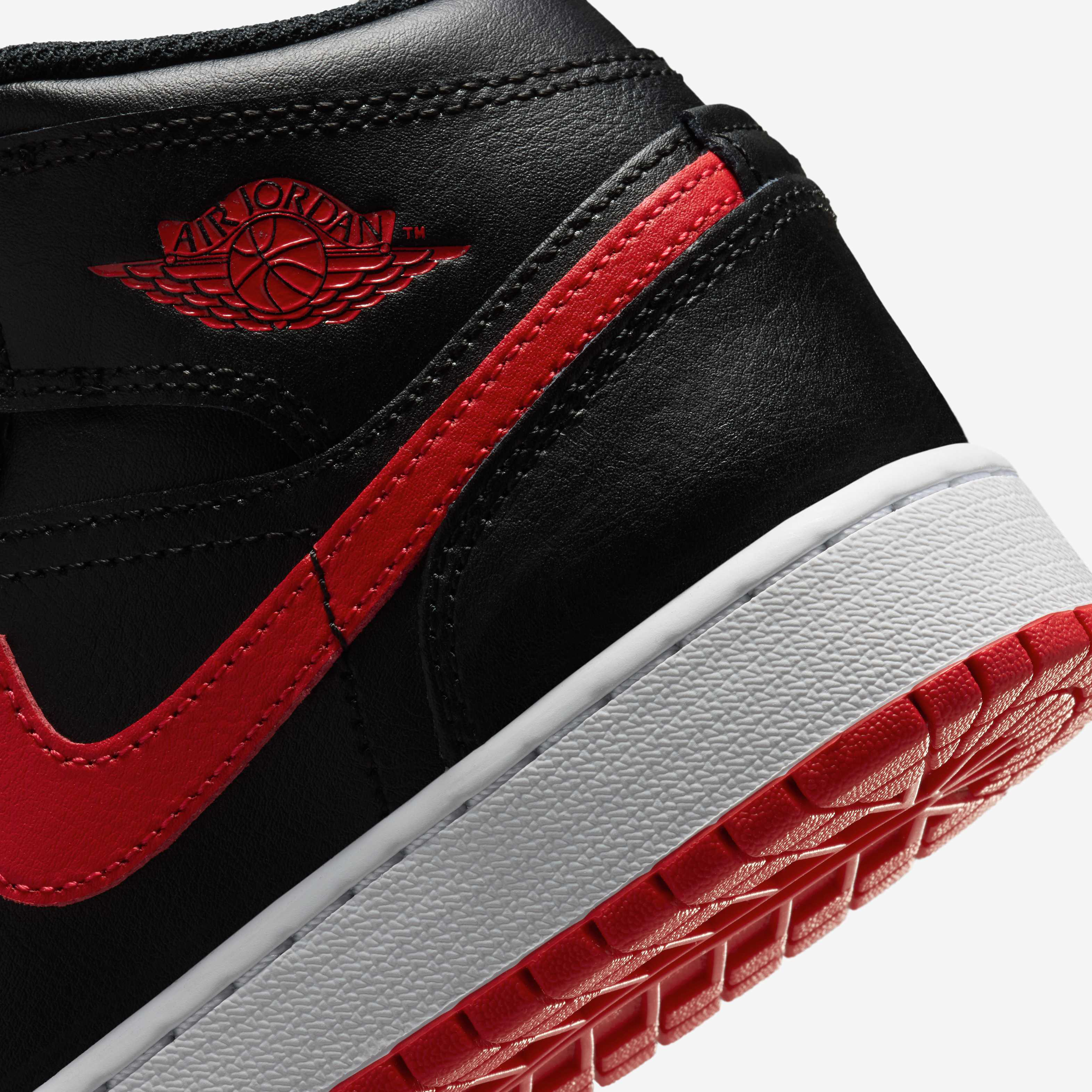 Air Jordan 1 Mid image number 7