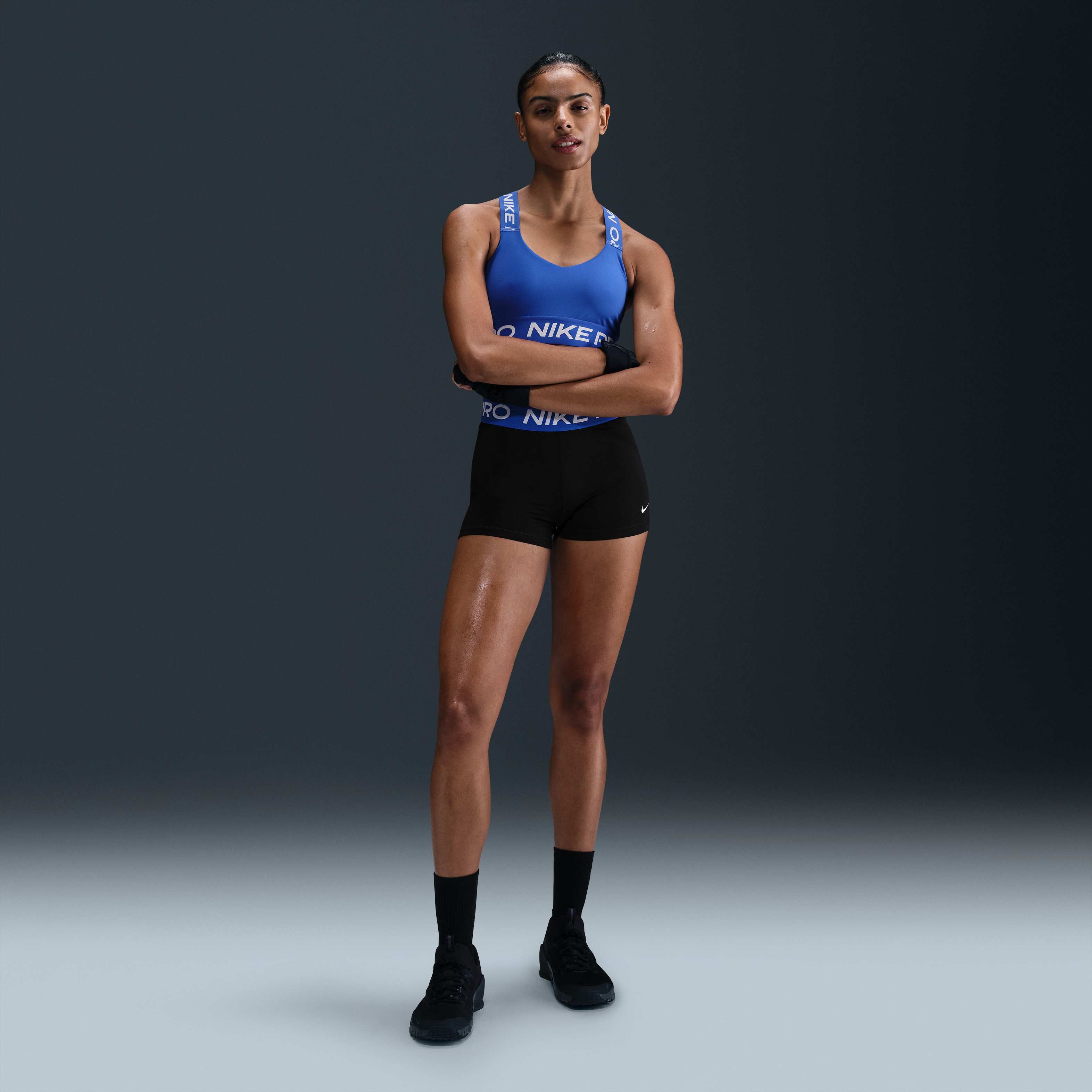 Nike Pro image number 3