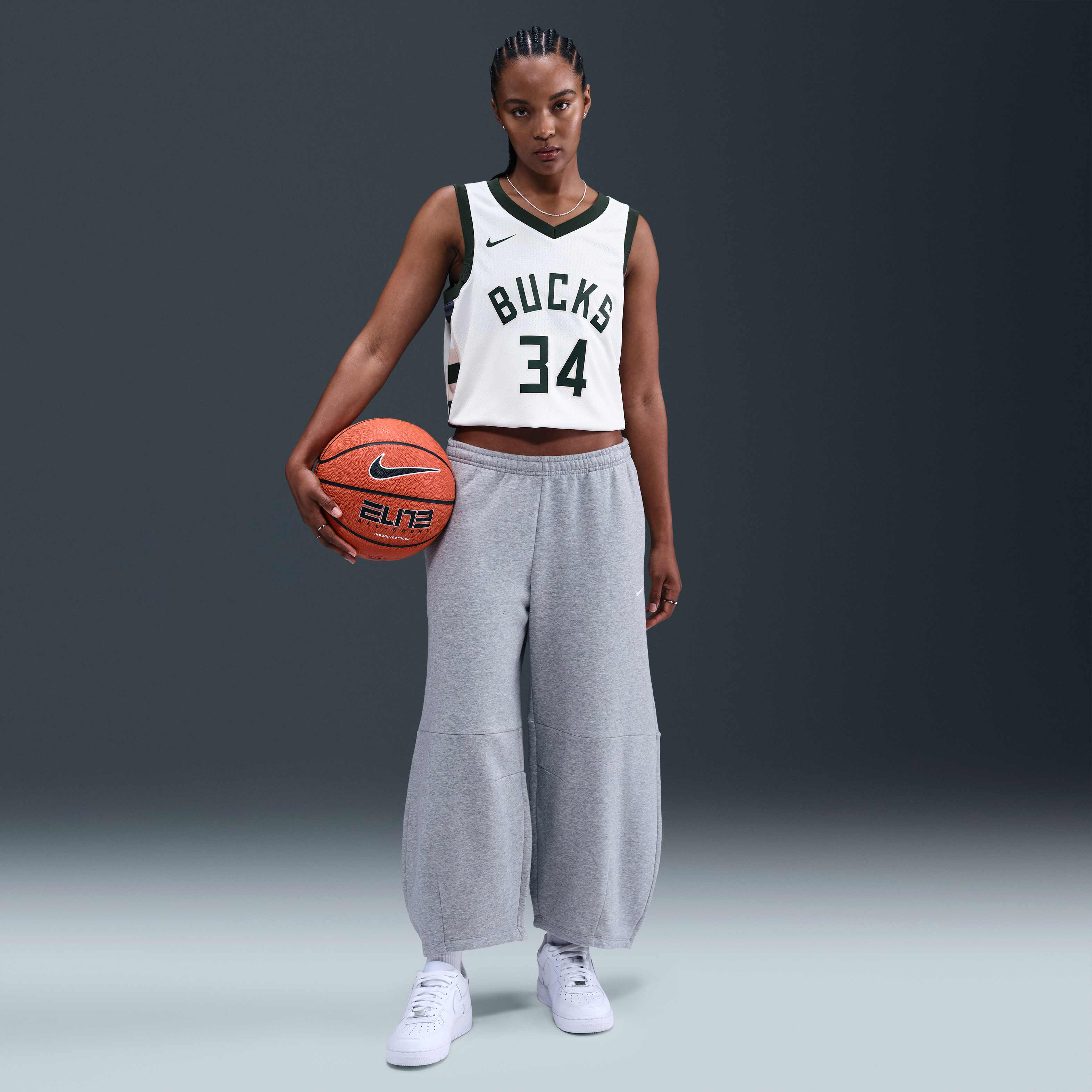 Milwaukee Bucks Association Edition image number 5