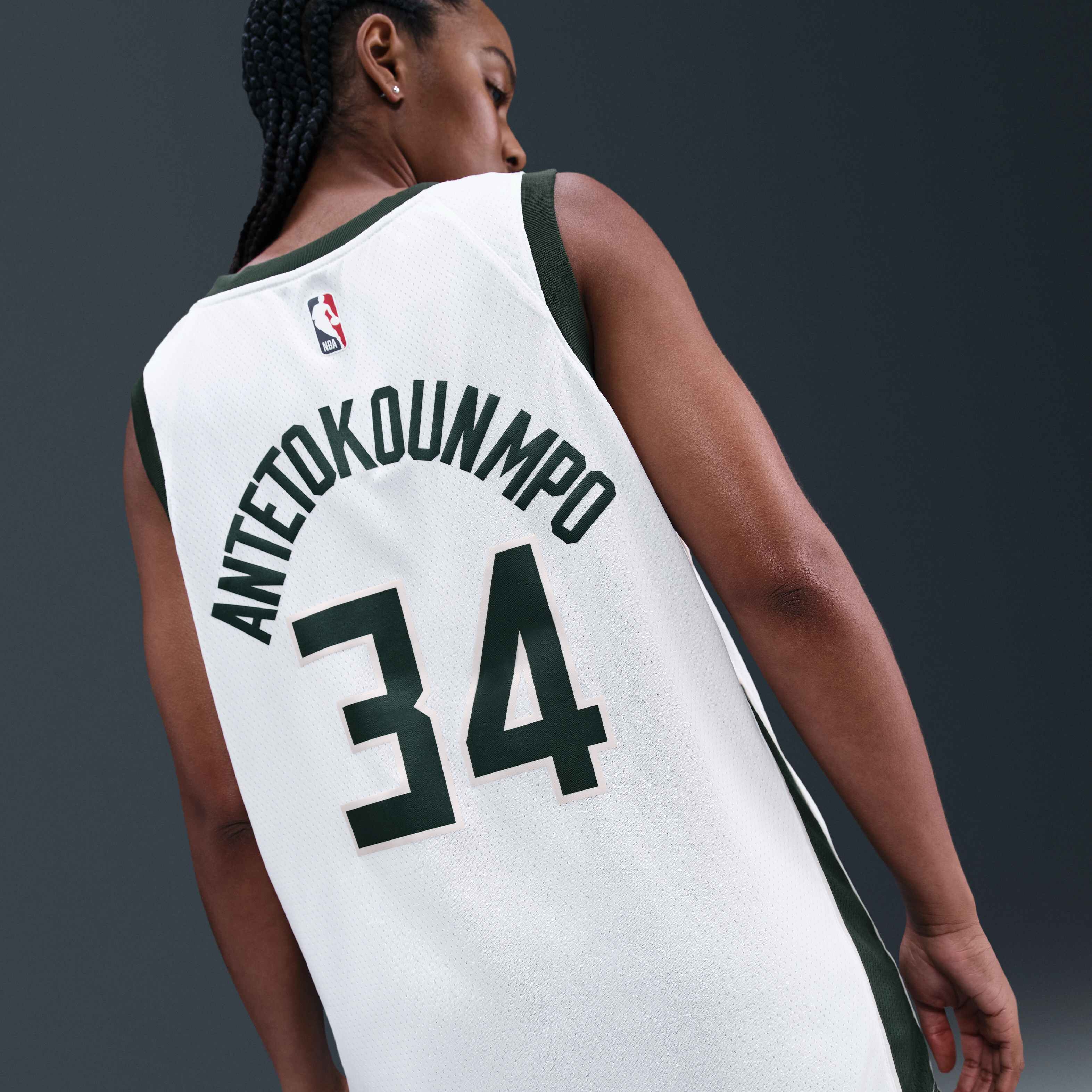 Milwaukee Bucks Association Edition image number 3