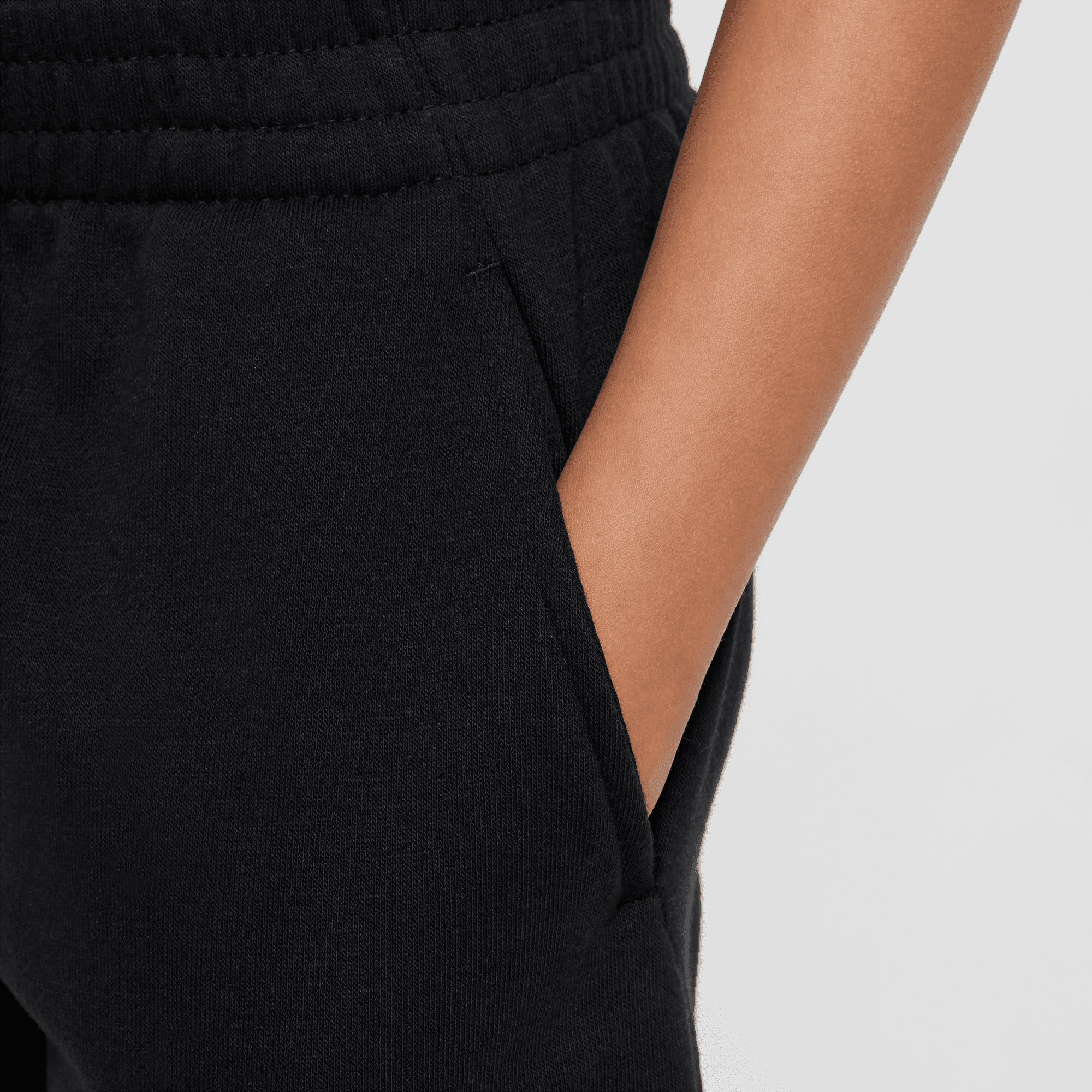 Nike Sportswear "Outside the Lines" image number 3