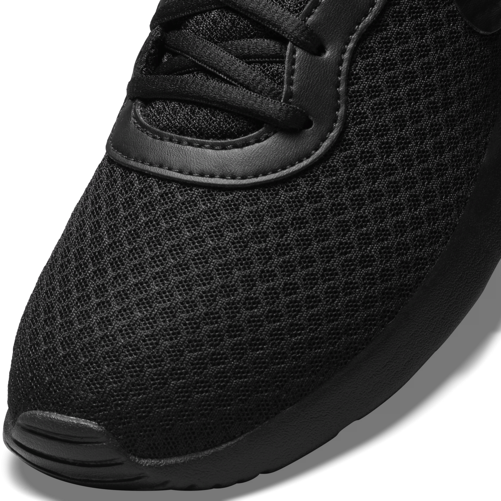 Black store nike tanjun
