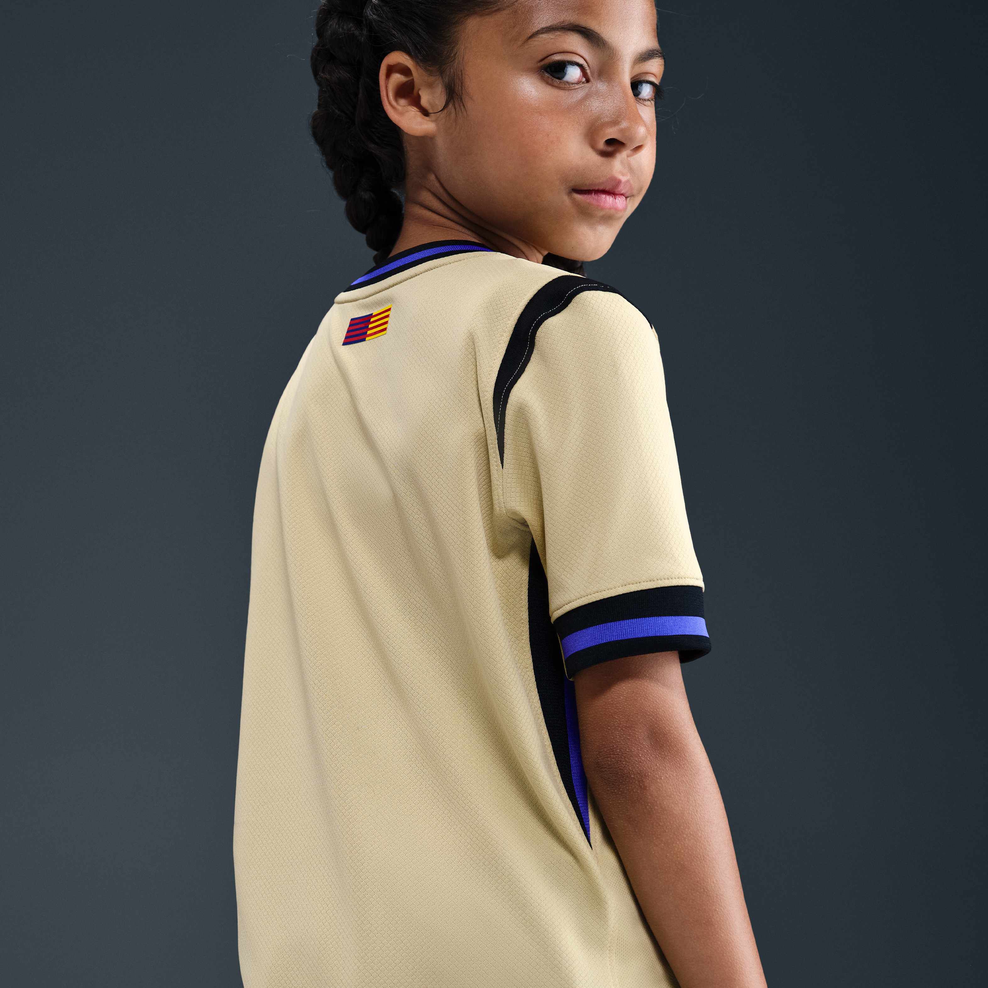 F.C. Barcelona 2025/26 Stadium Away image number 1