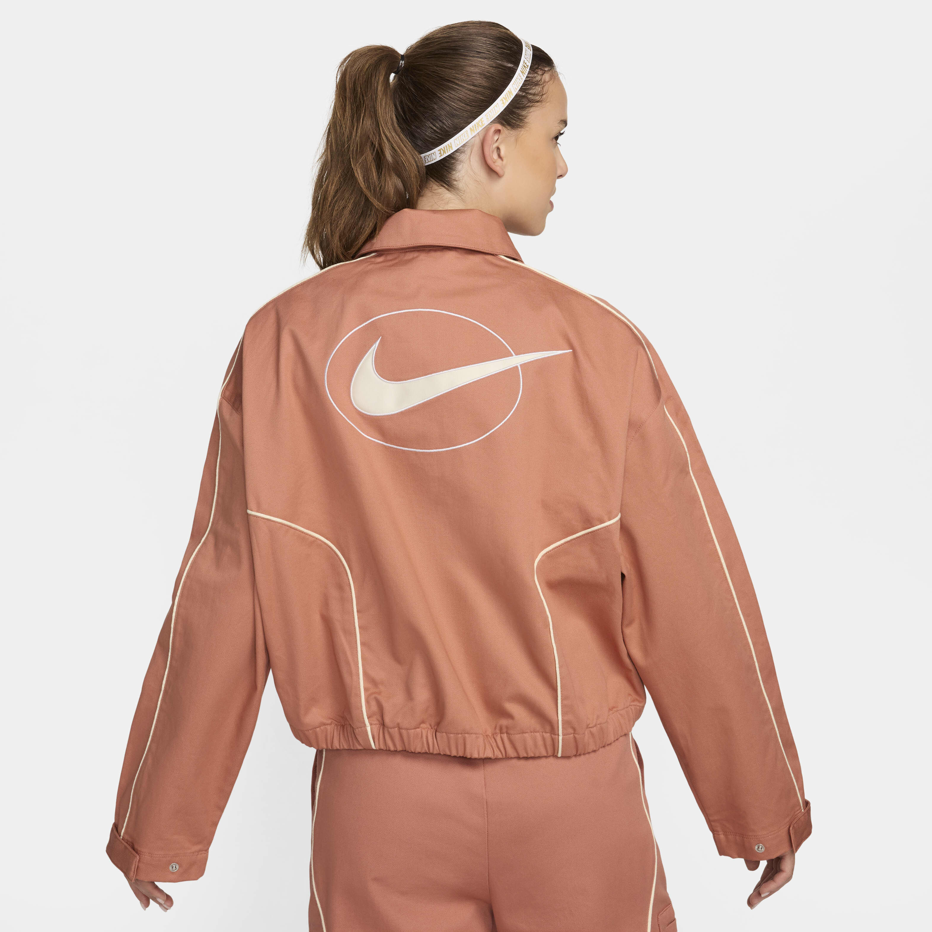 نايكي سبورتسوير image number 1