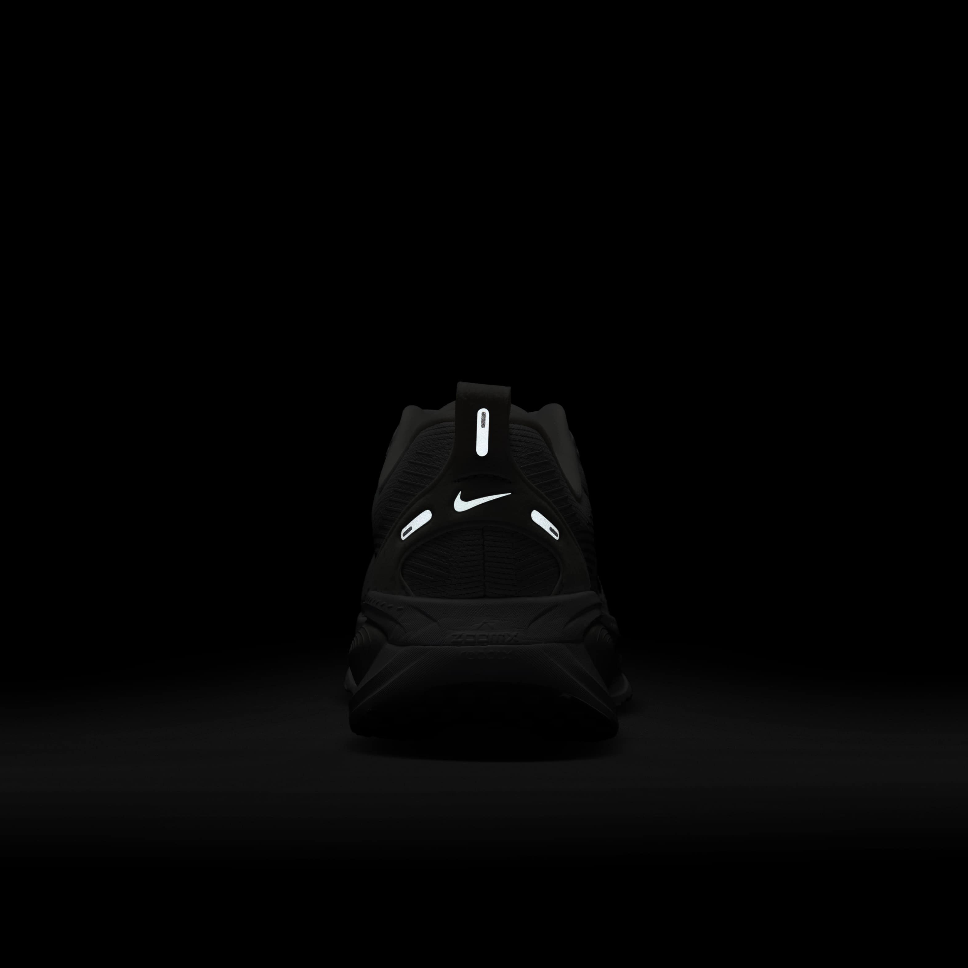 Nike Vomero 18 image number 8