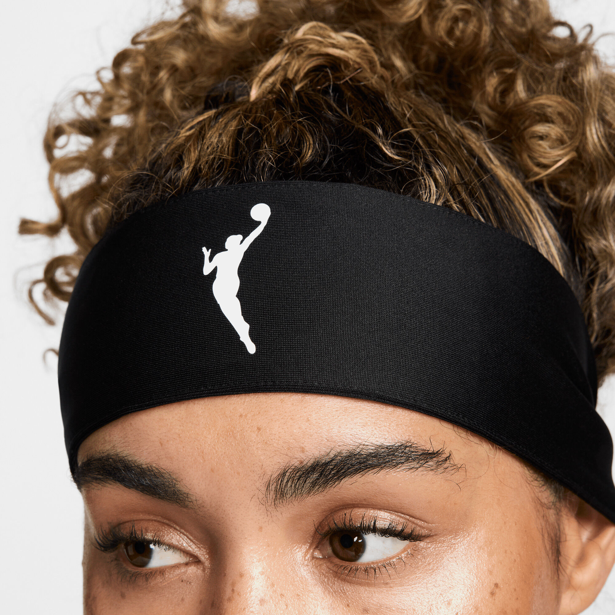 Buy WNBA Nike Dri-FIT Head Tie - Black/White @ Nike UAE