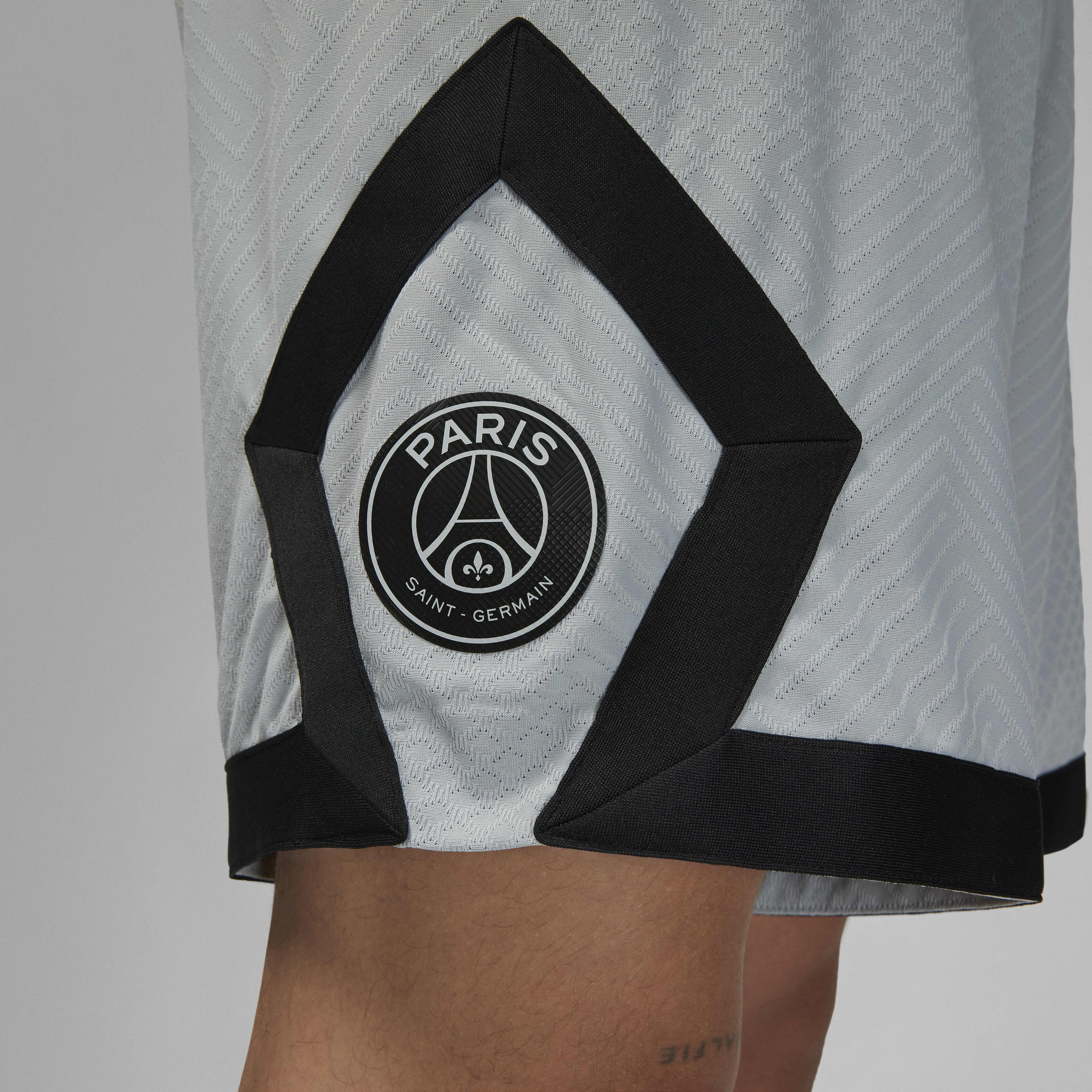 Paris Saint-Germain 2022/23 Match Away image number 4