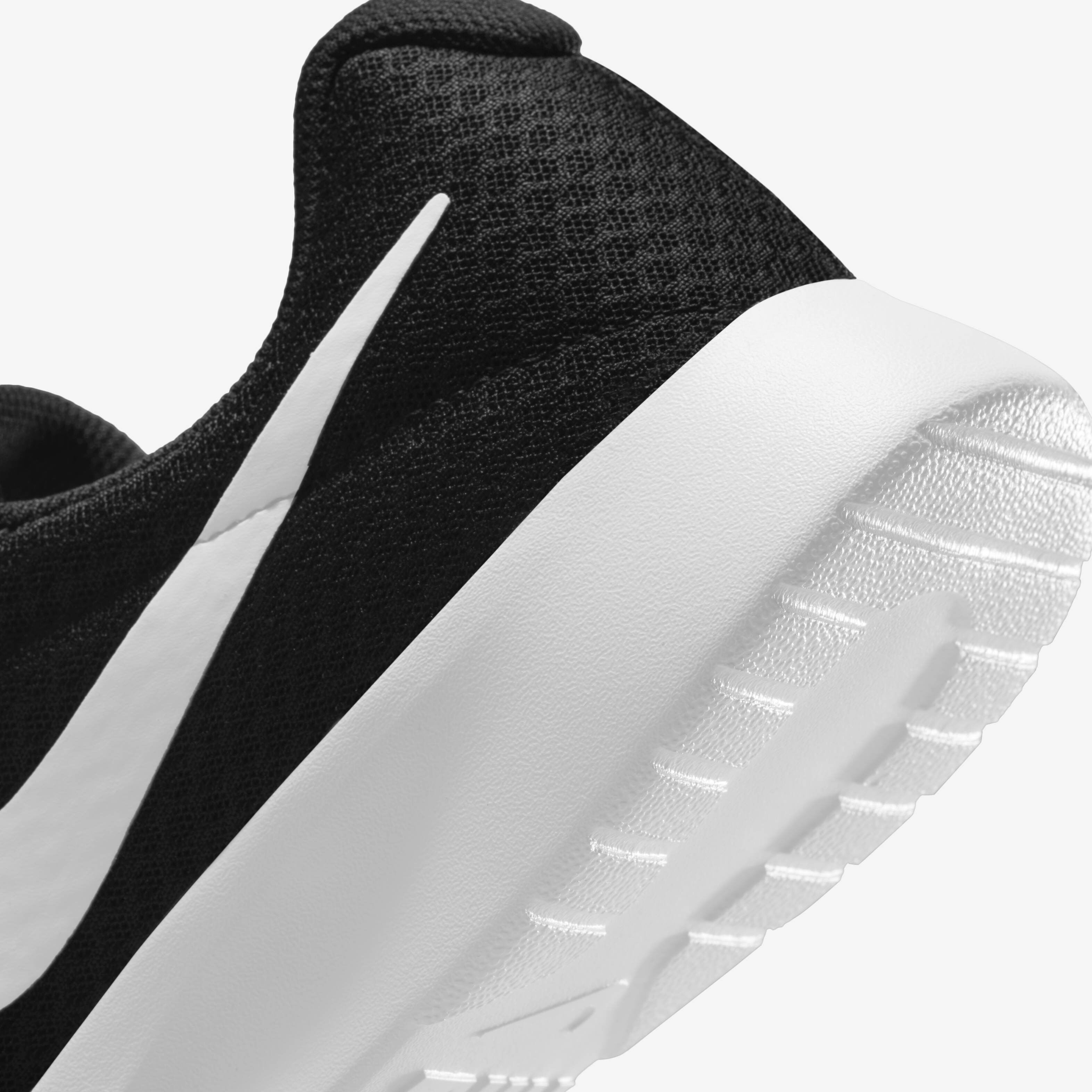 Nike tanjun men's athletic shoes top