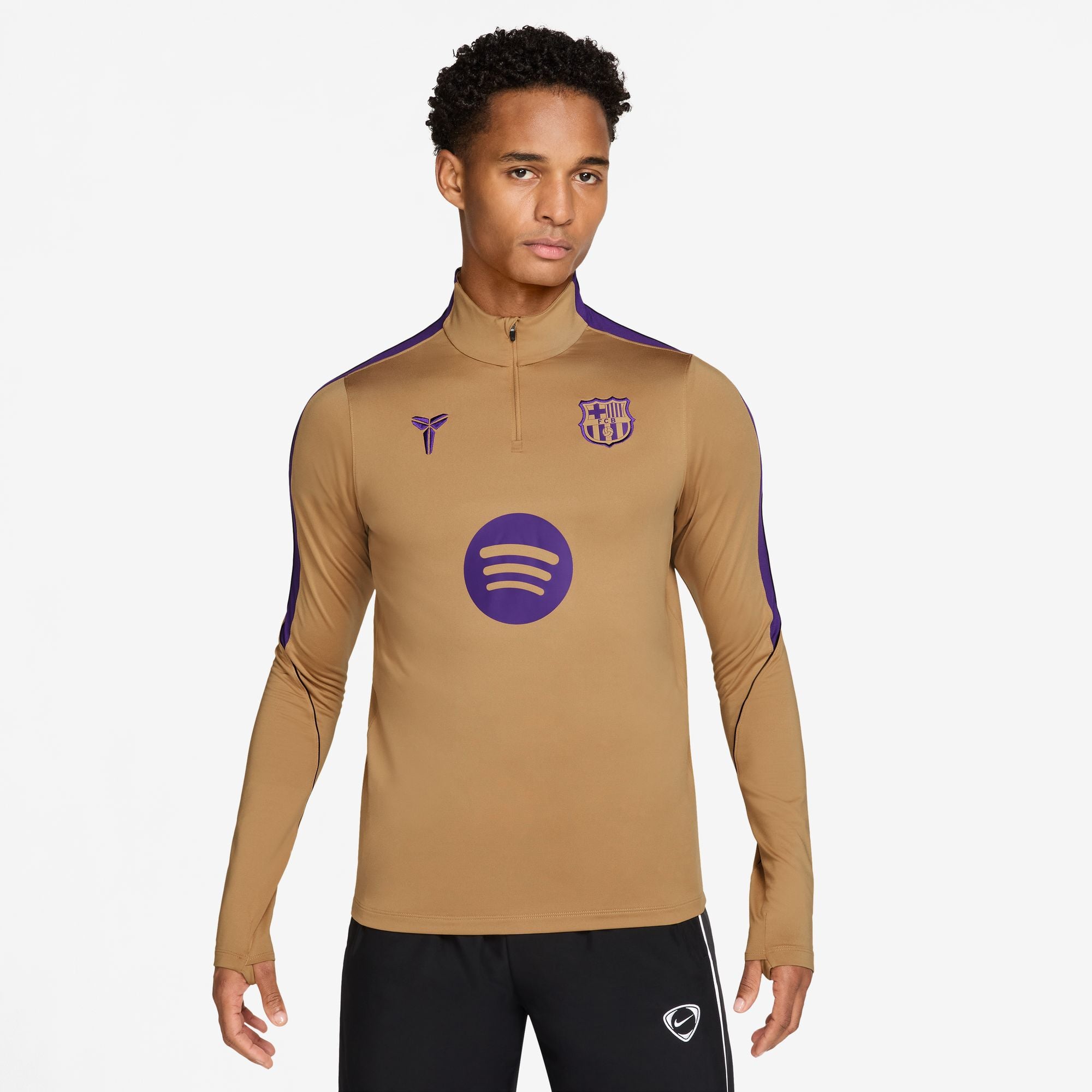 برشلونة سترايك الاحتياطي image number 0