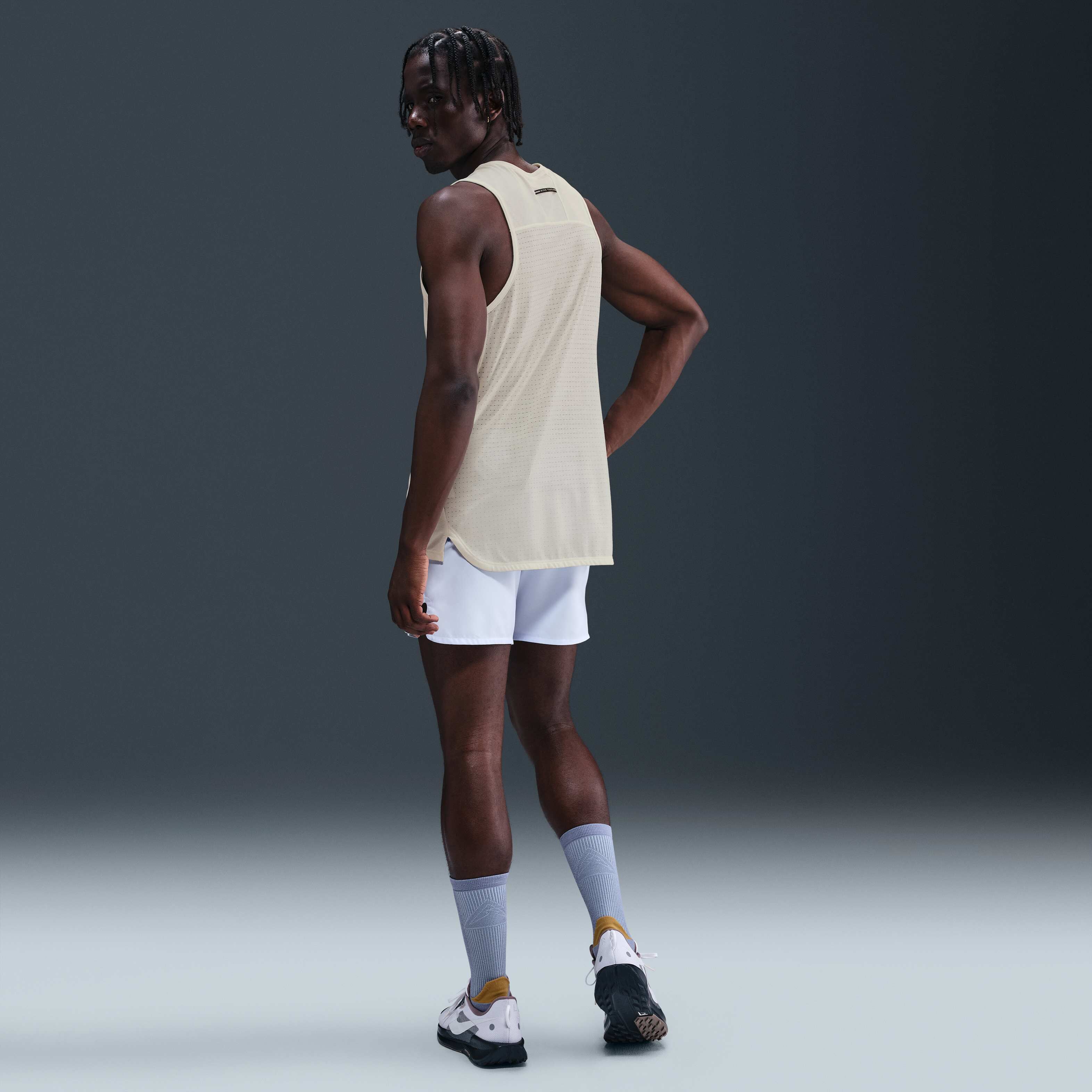 نايكي سولار تشيس image number 4